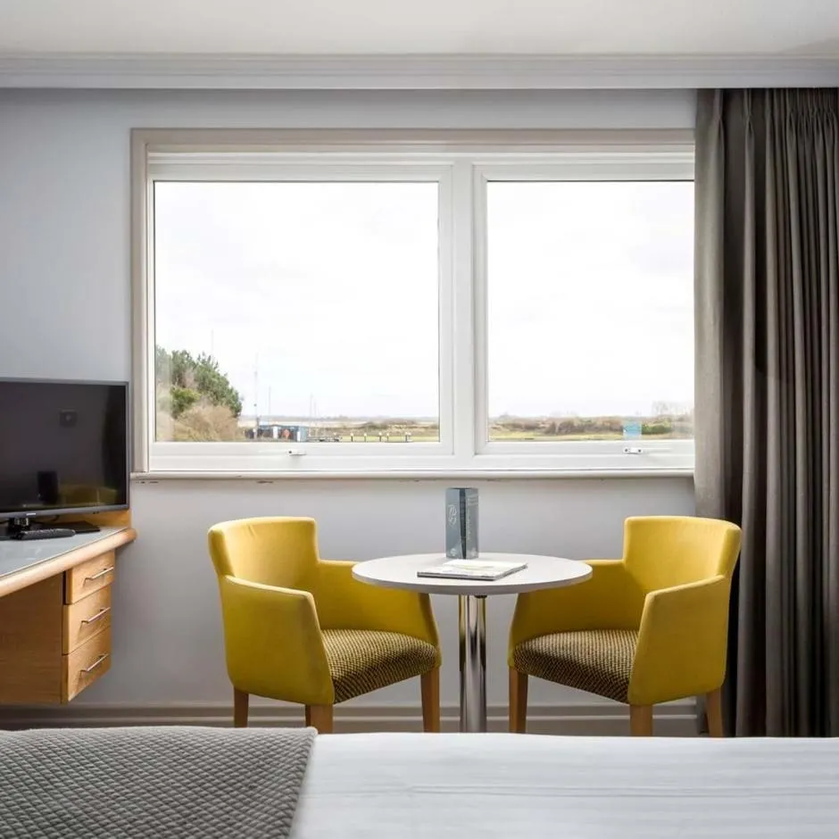 Seating area, Bed in Langstone Quays Resort, Portsmouth