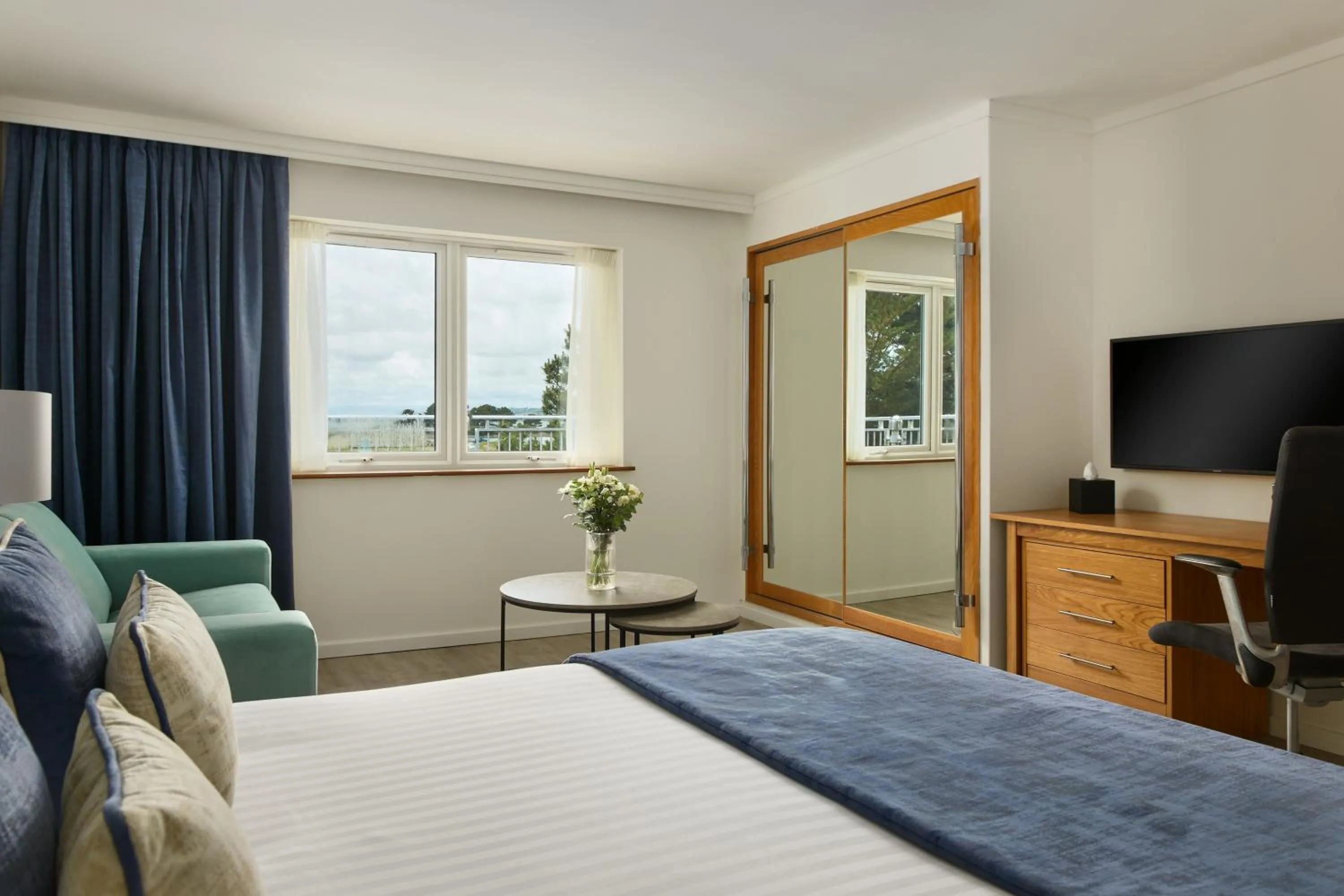 Bedroom, Bed in Langstone Quays Resort, Portsmouth