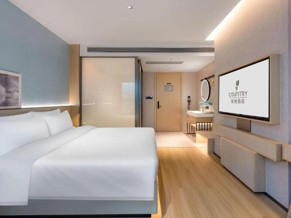 Standard Queen Room in Country Inn & Suites by Radisson Hotel (Chongqing Jiefangbei Area Hong Ya Dong)