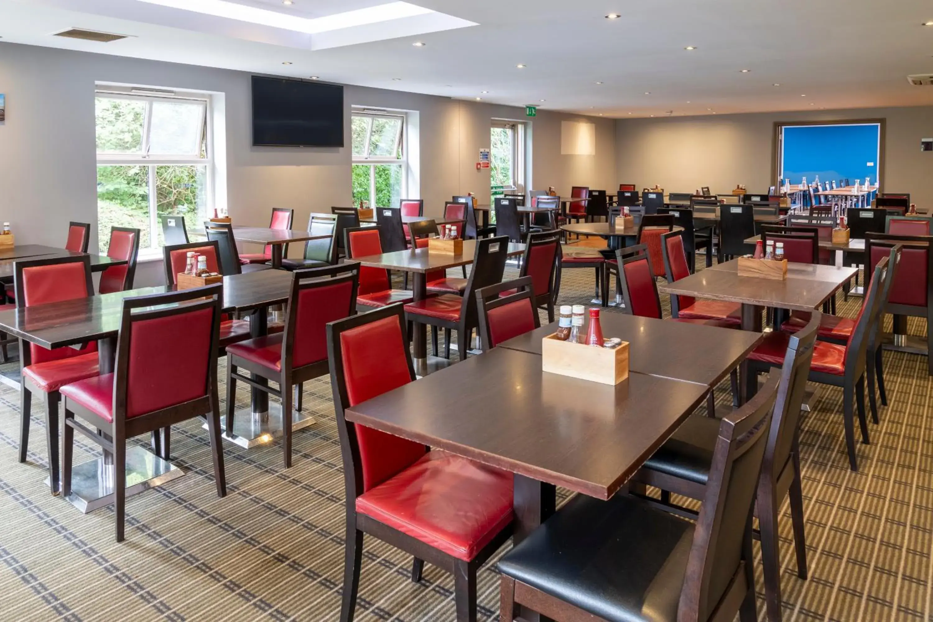 Restaurant/places to eat in Holiday Inn Express Exeter East by IHG Restaurant/places to eat in Holiday Inn Express Exeter East by IHG