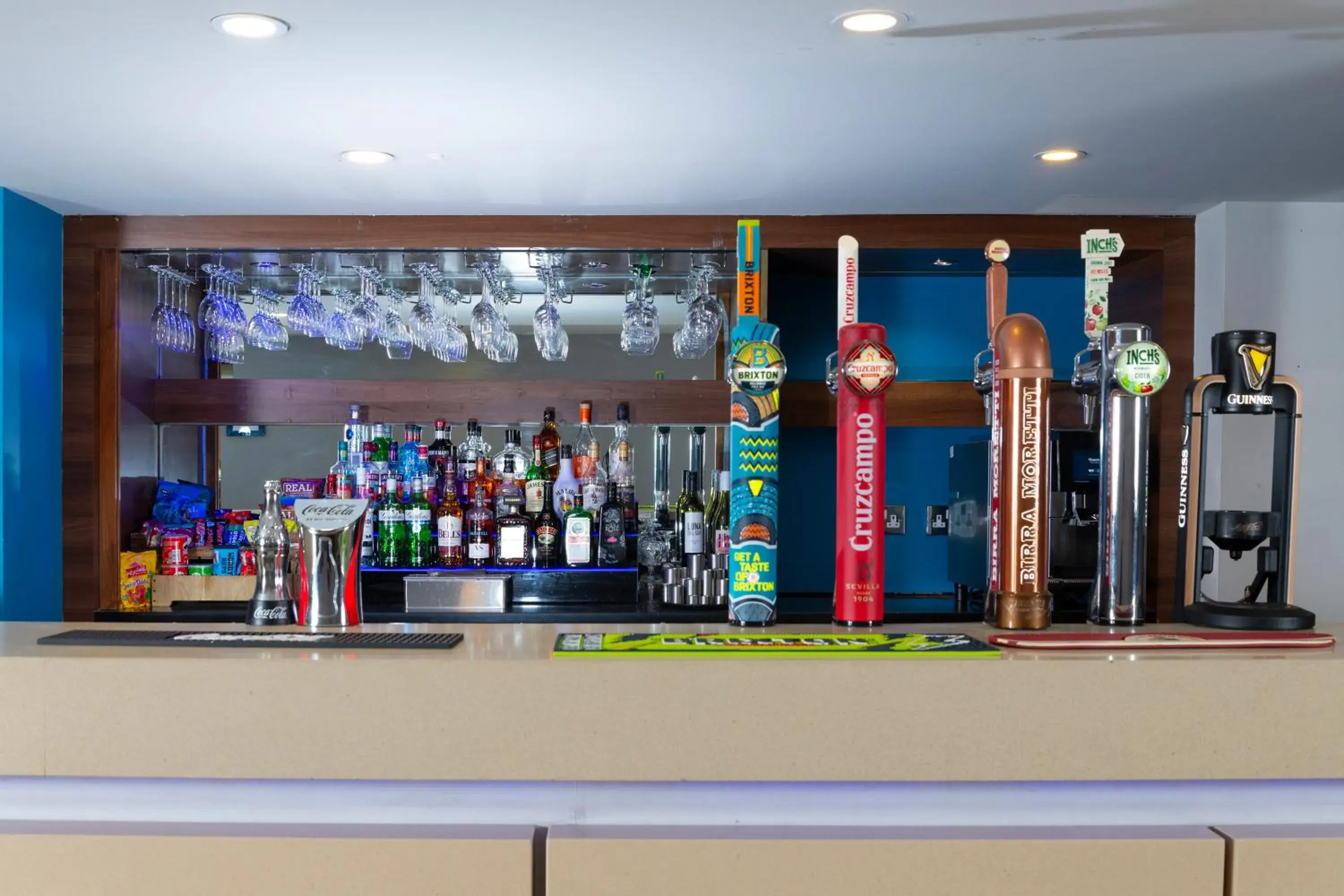Lounge or bar in Holiday Inn Express Exeter East by IHG Lounge or bar in Holiday Inn Express Exeter East by IHG