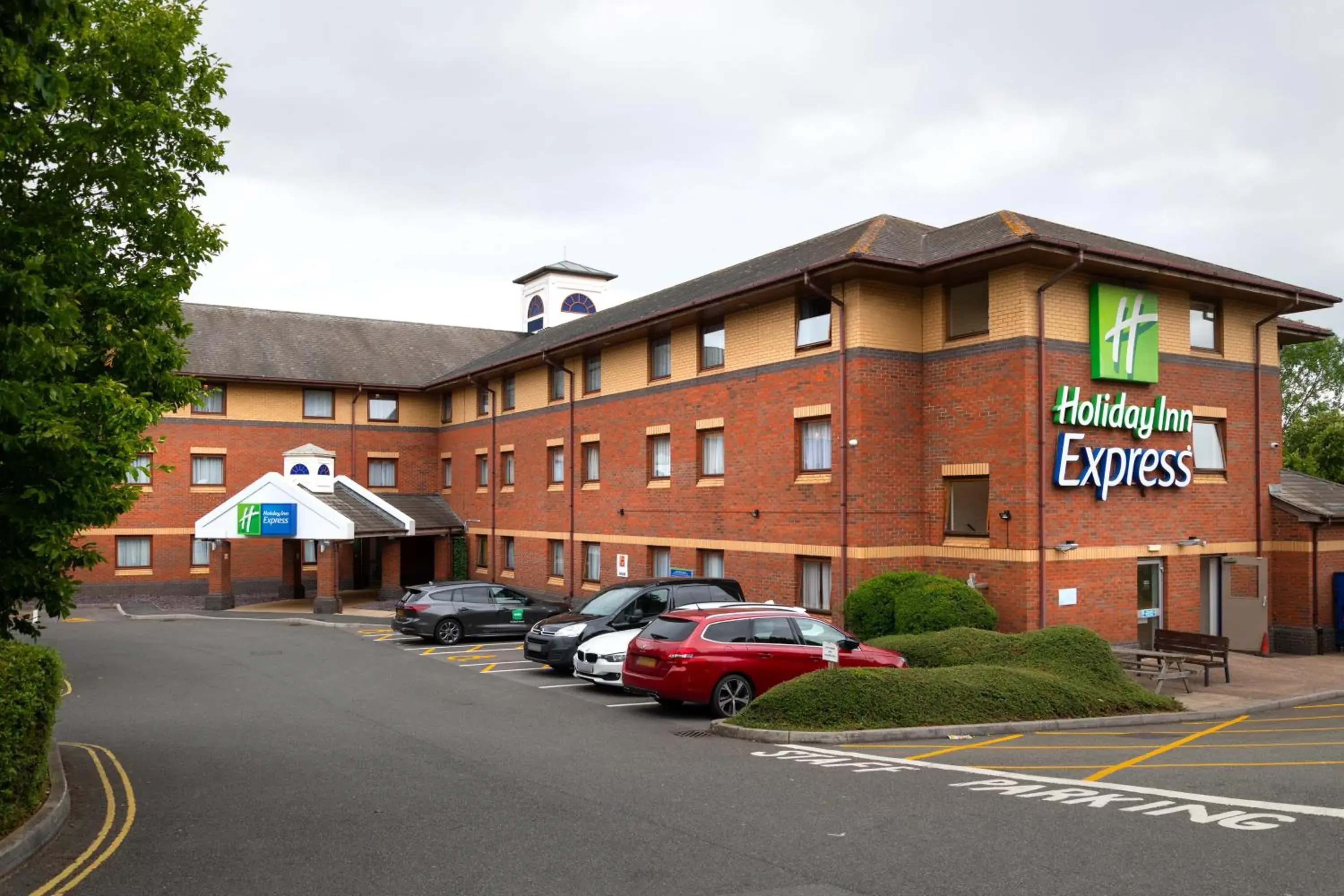 Property building in Holiday Inn Express Exeter East by IHG Property building in Holiday Inn Express Exeter East by IHG
