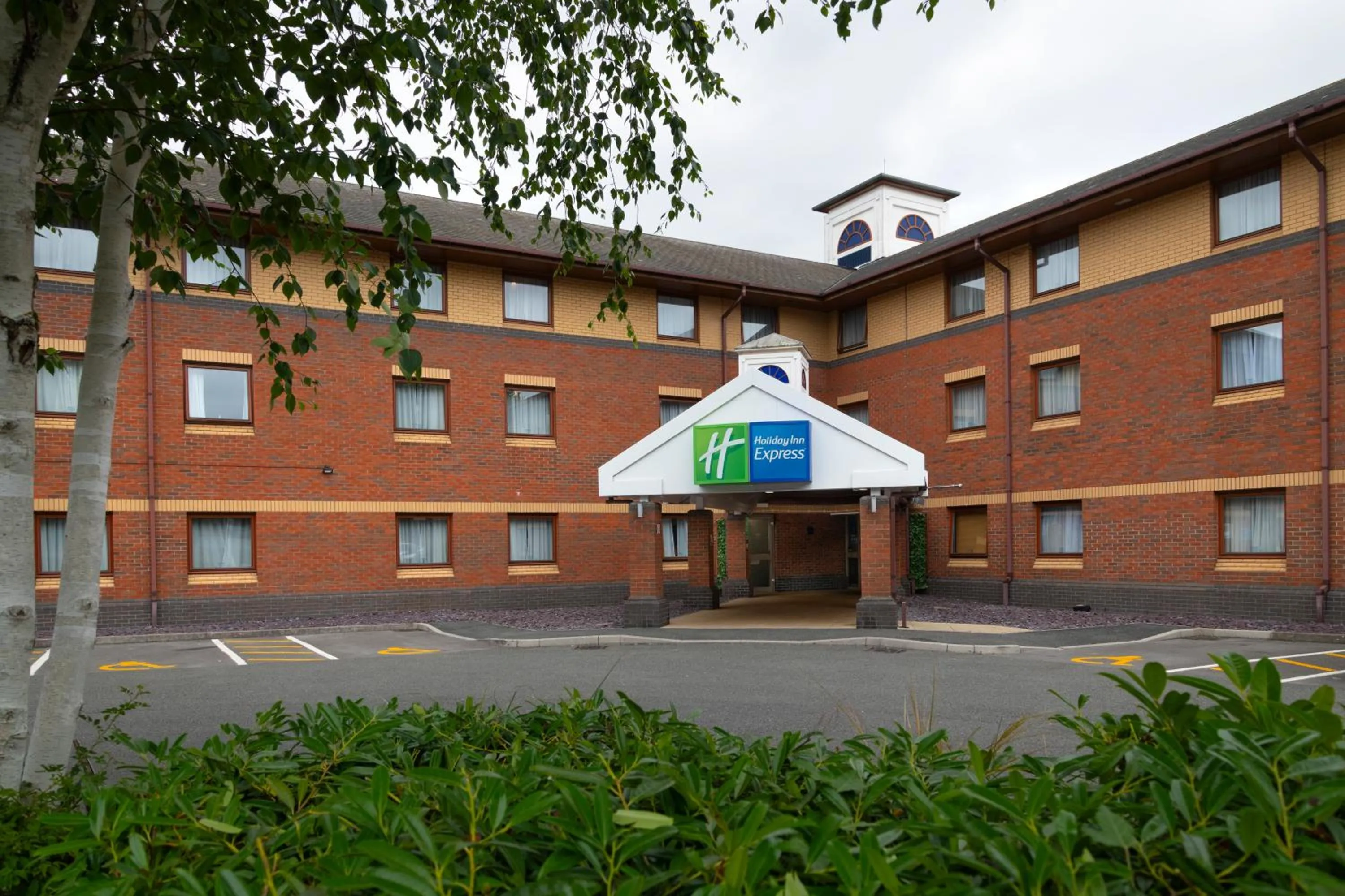 Facade/entrance in Holiday Inn Express Exeter East by IHG