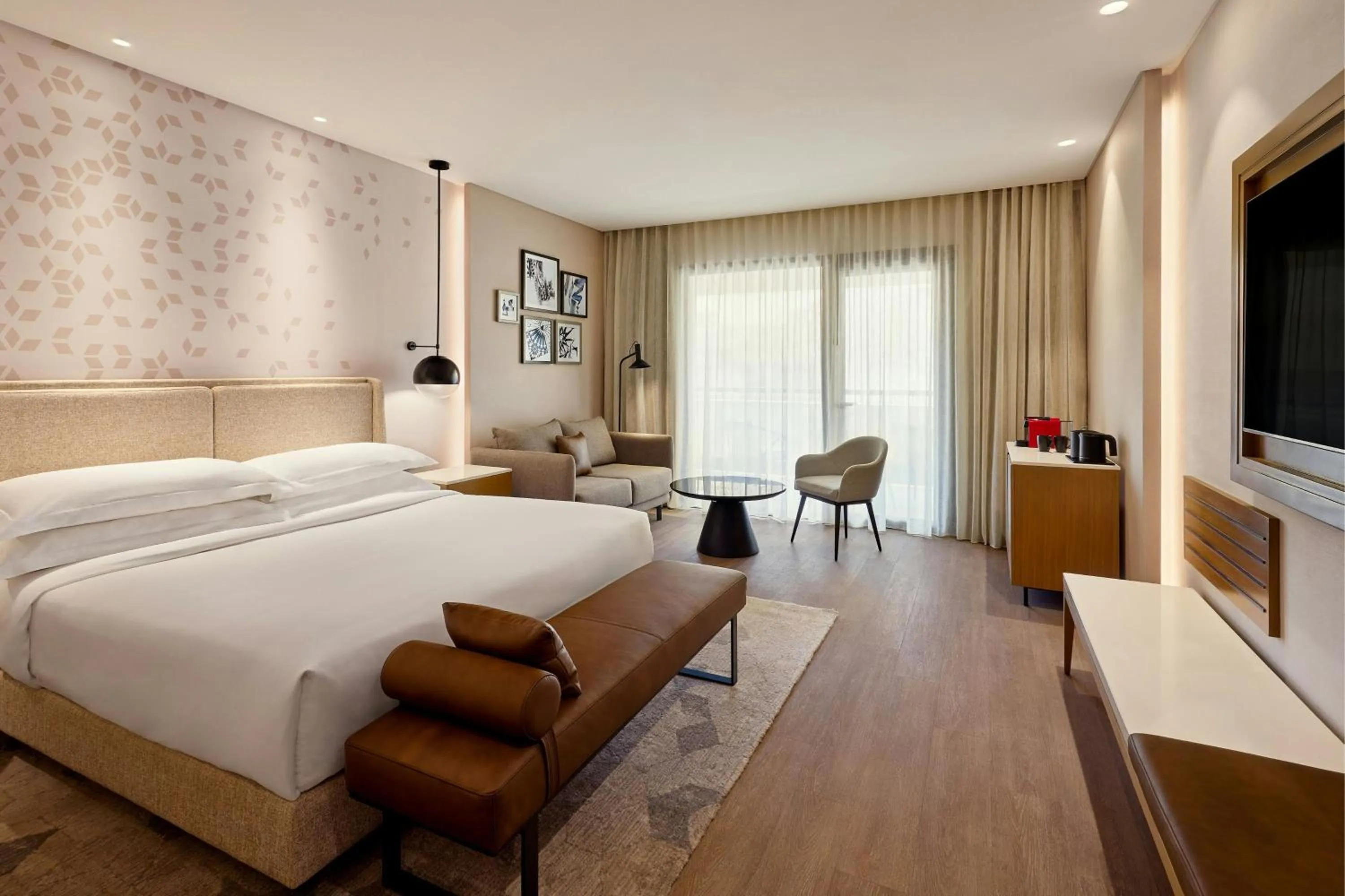 Photo of the whole room, Bed in Sheraton Cairo Hotel & Casino