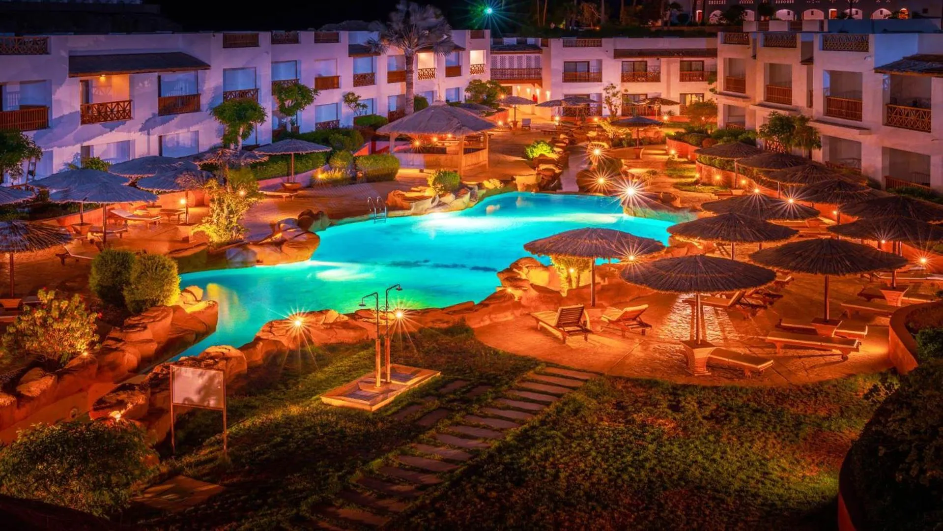 Swimming pool in Domina Coral Bay Resort, Diving , Spa & Casino