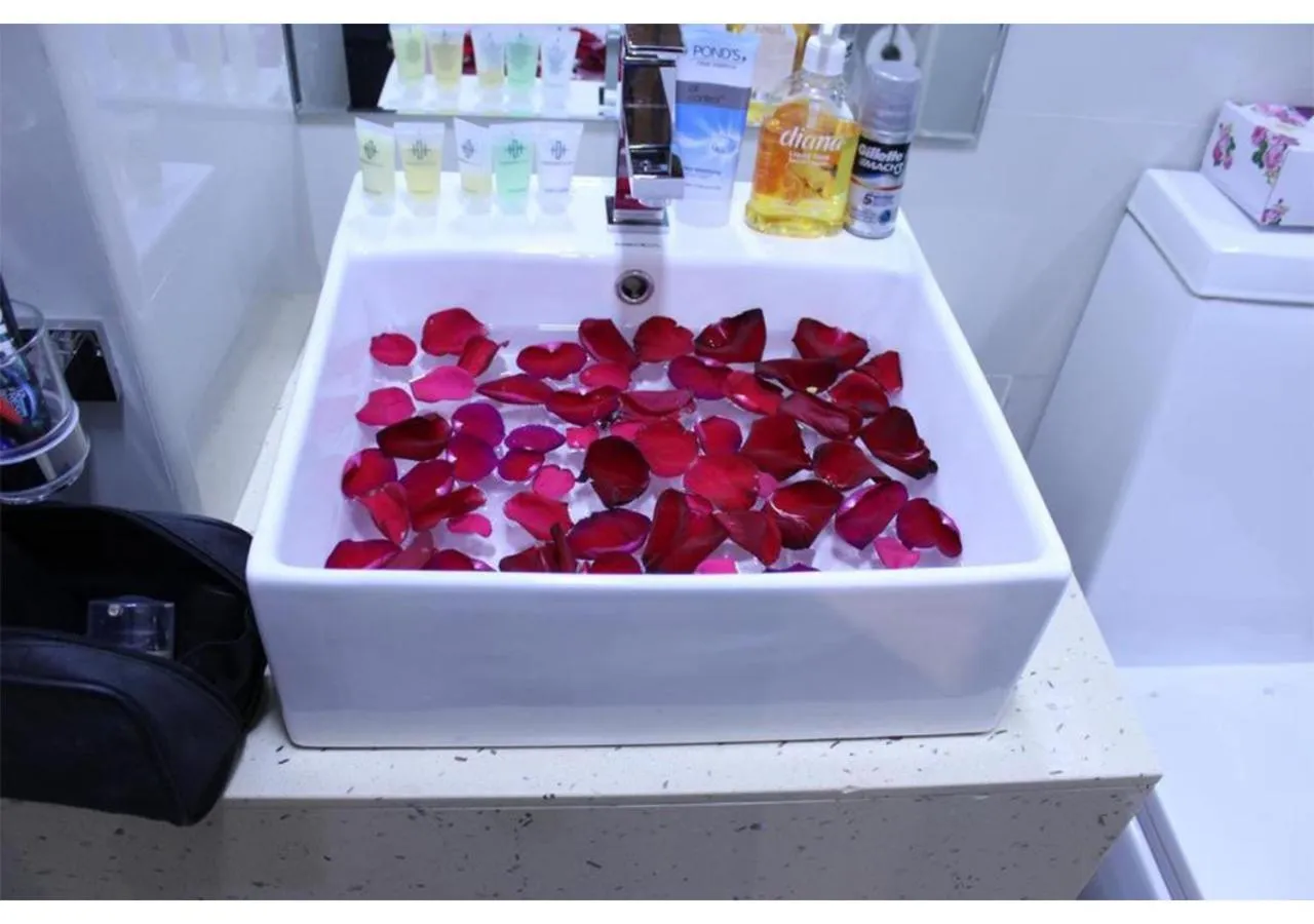 Shower in Dreams Grand