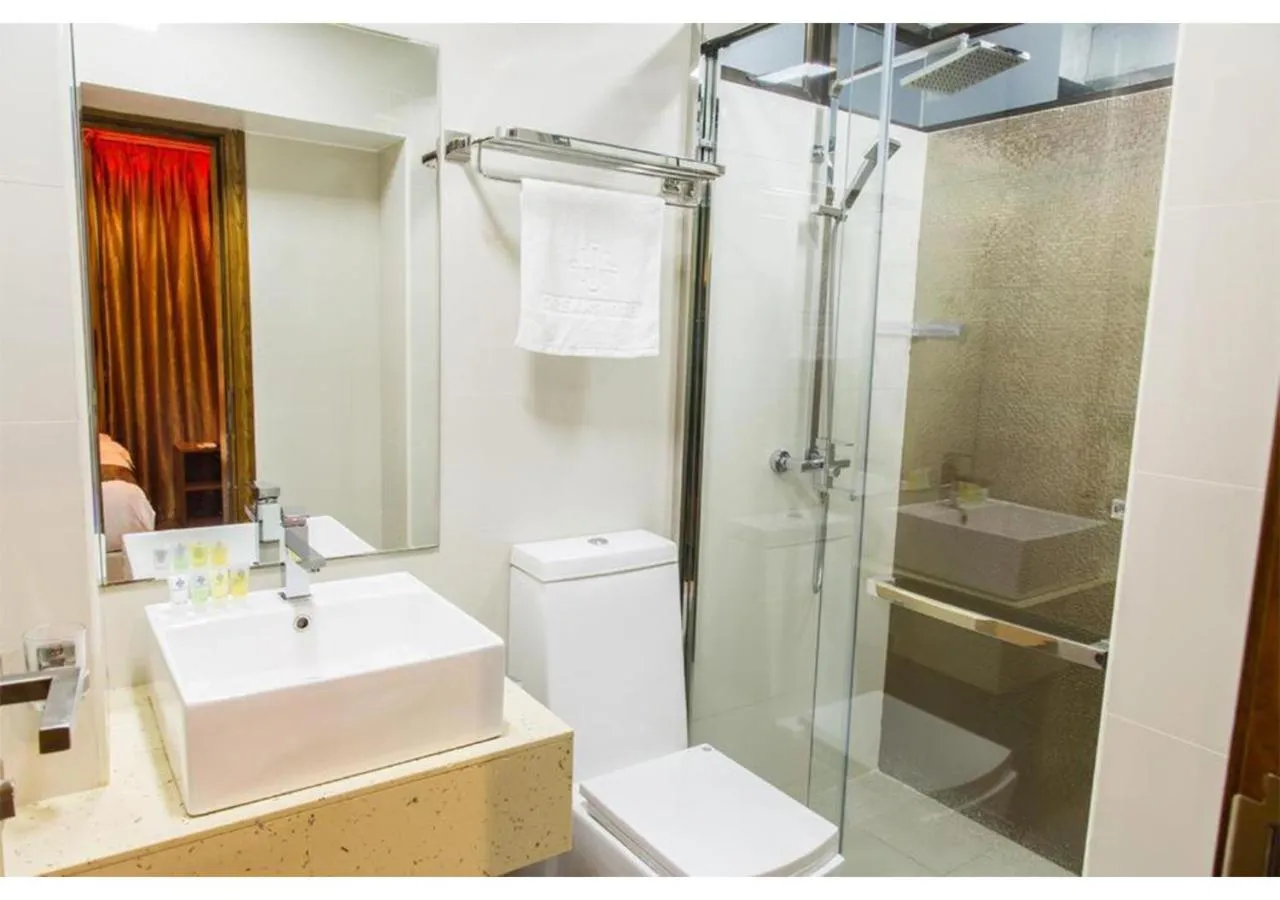 Shower in Dreams Grand