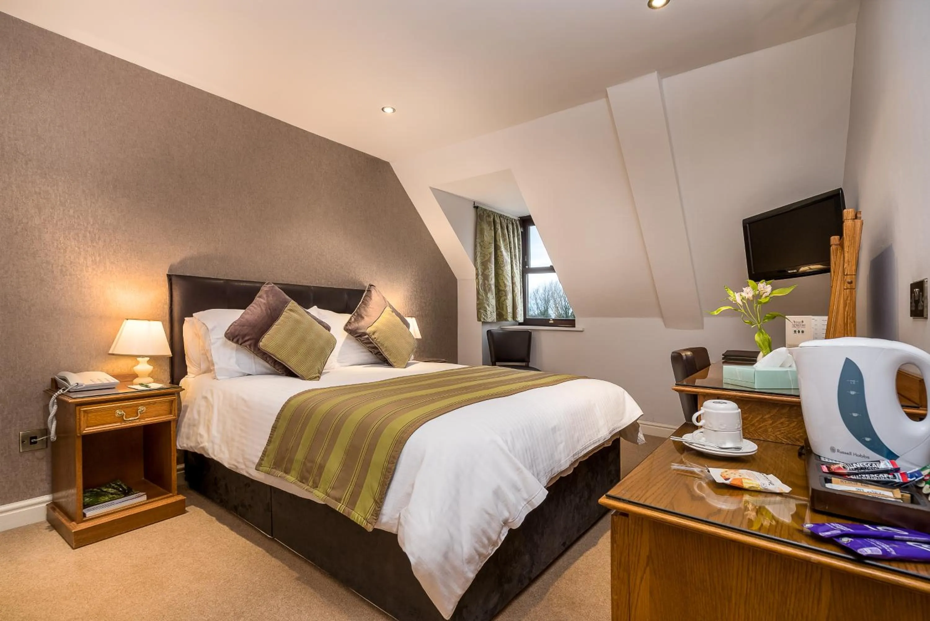 Bedroom, Bed in Le Friquet Hotel