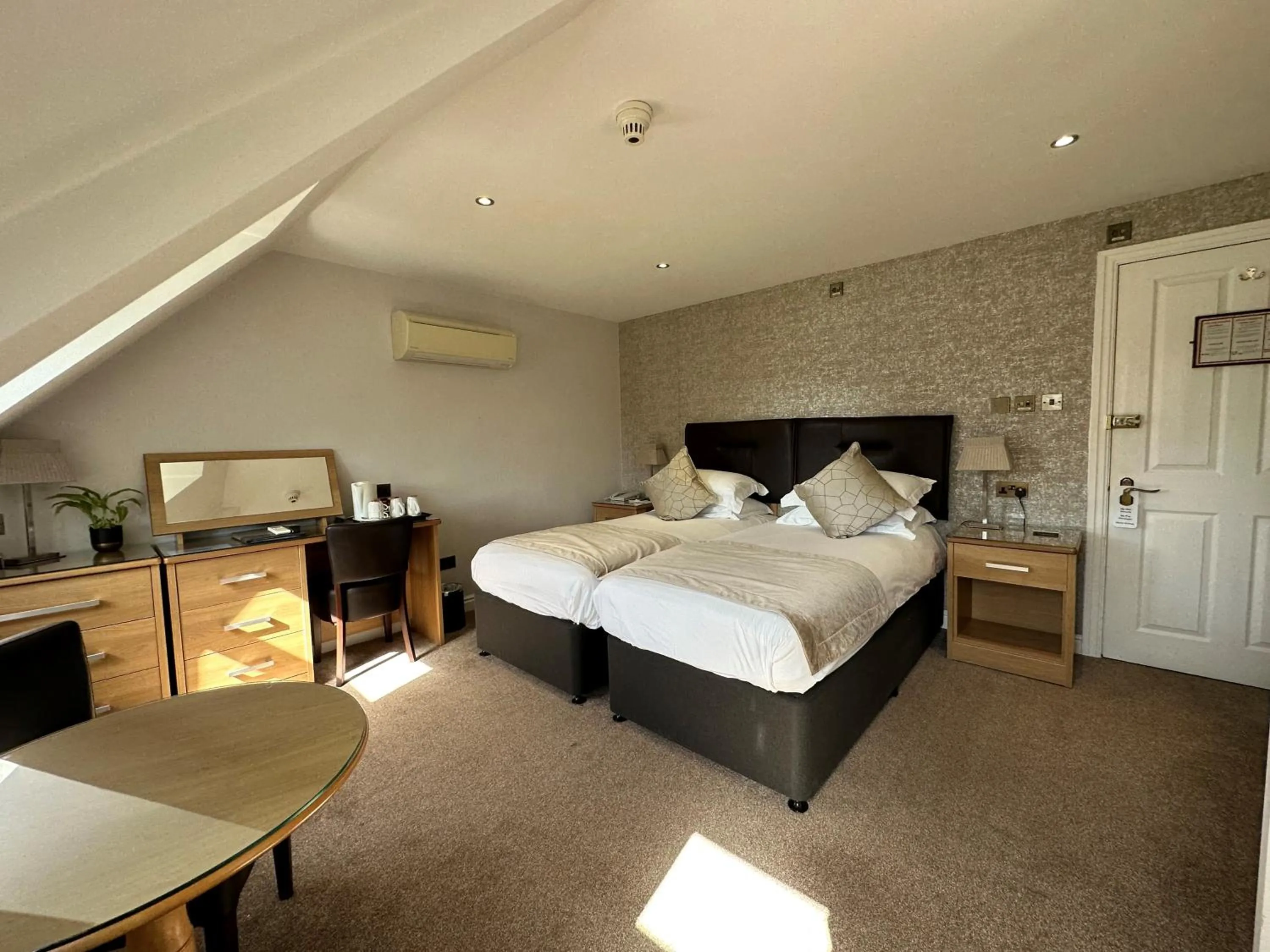 Bedroom, Bed in Le Friquet Hotel