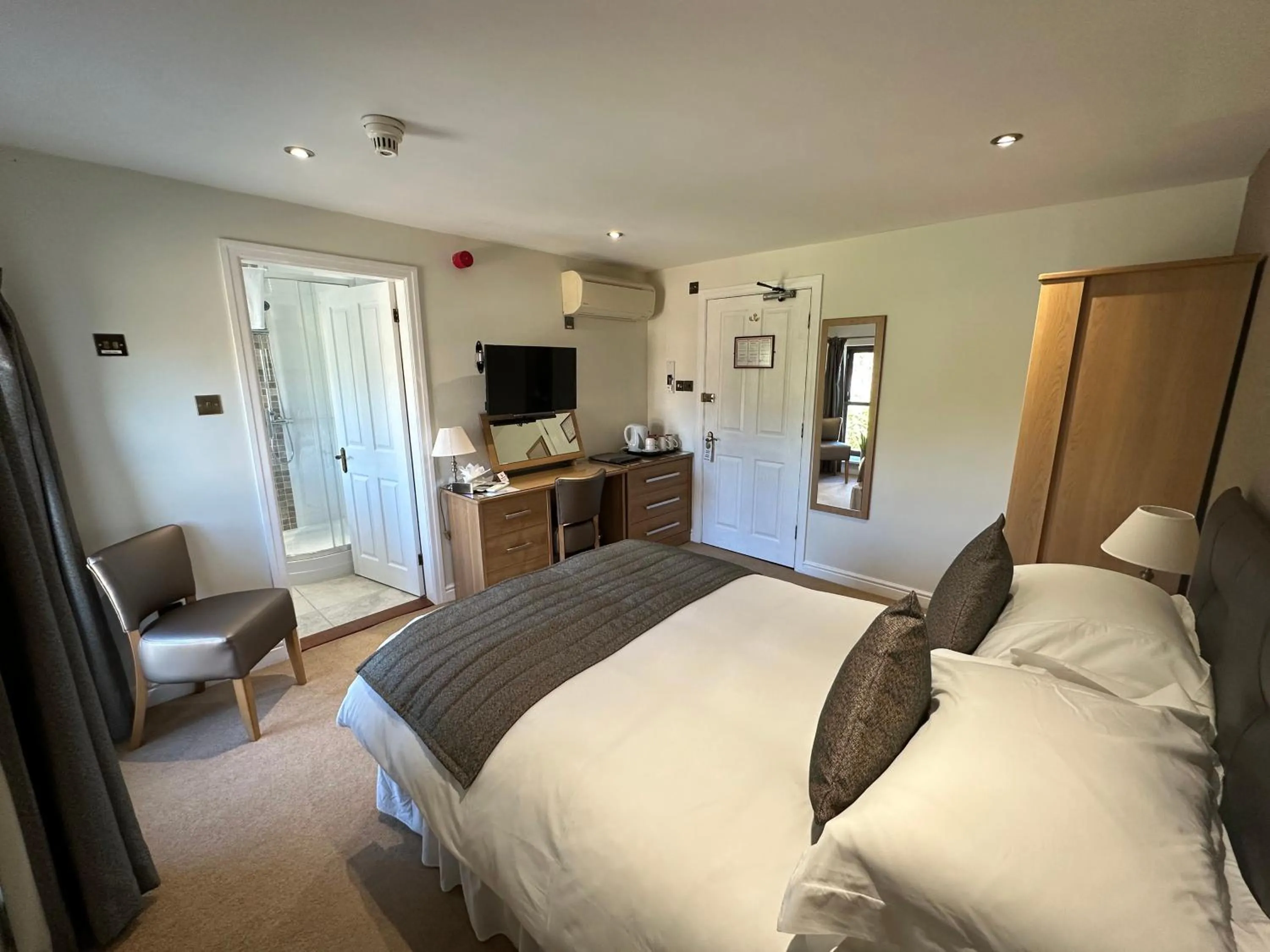 Bedroom, Bed in Le Friquet Hotel