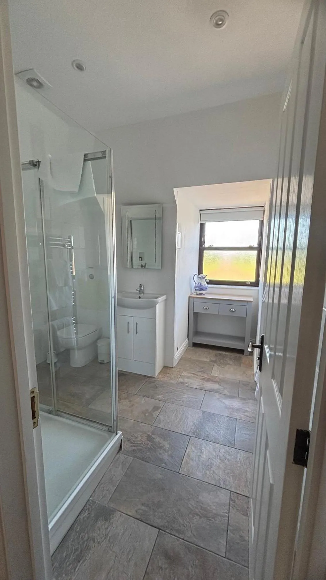 Bathroom in Le Friquet Hotel