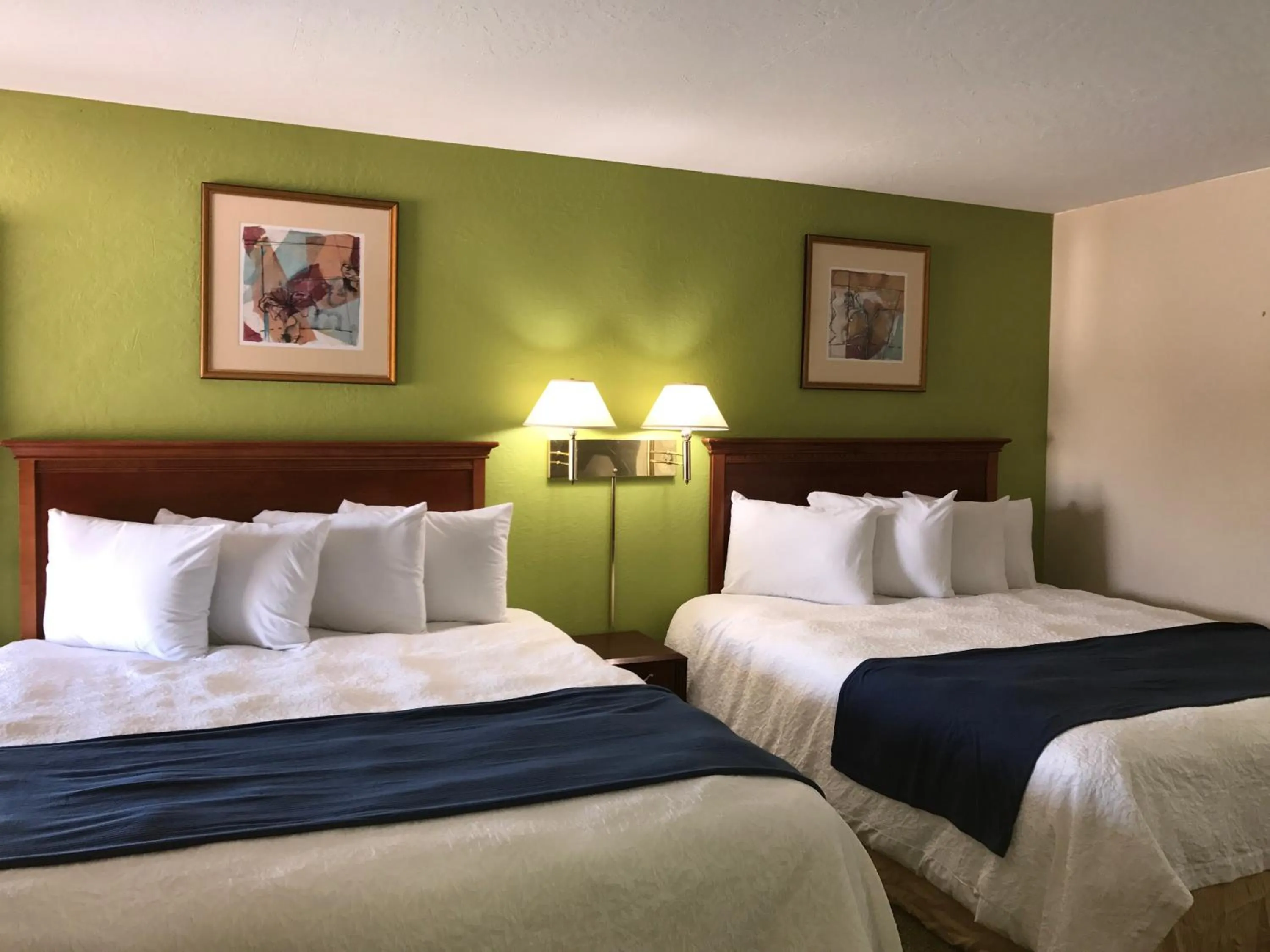 Bed in Red Bluff Inn