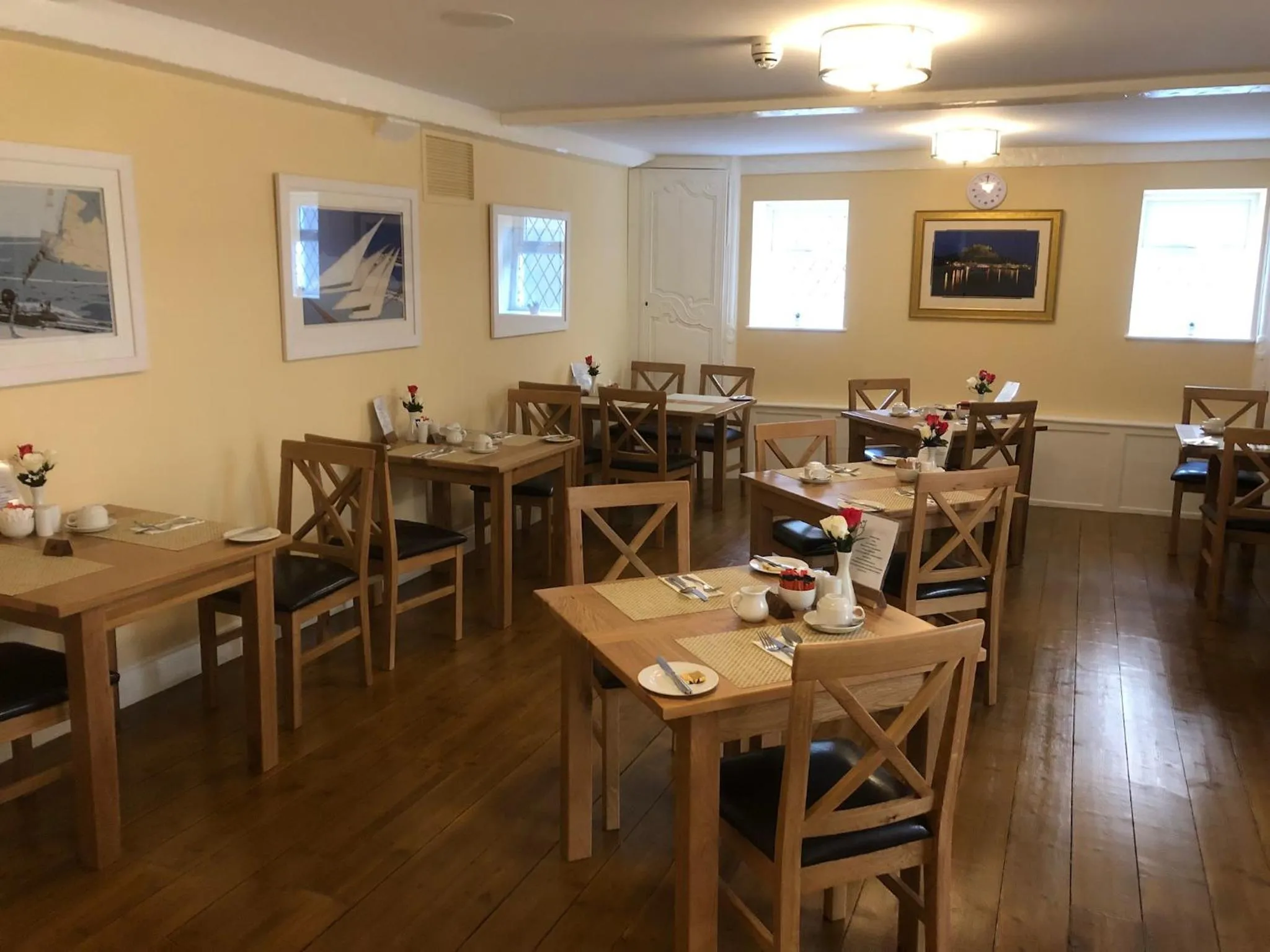 Almorah Hotel