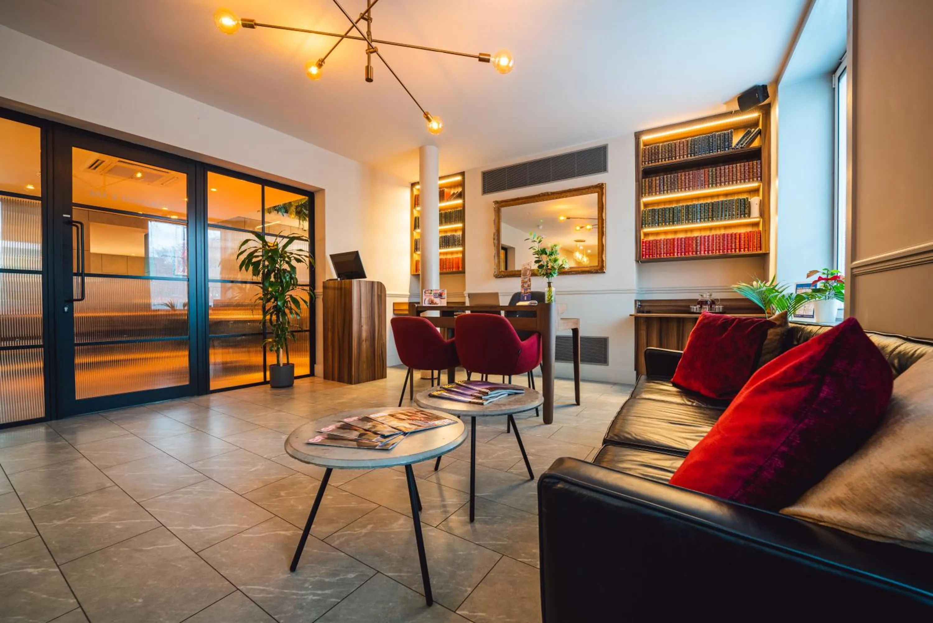 Lobby or reception in Euston Square Hotel