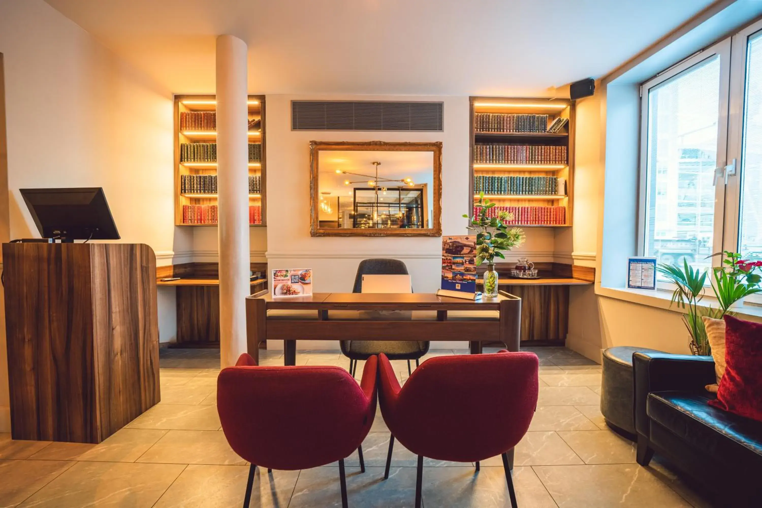 Lobby or reception in Euston Square Hotel Lobby or reception in Euston Square Hotel