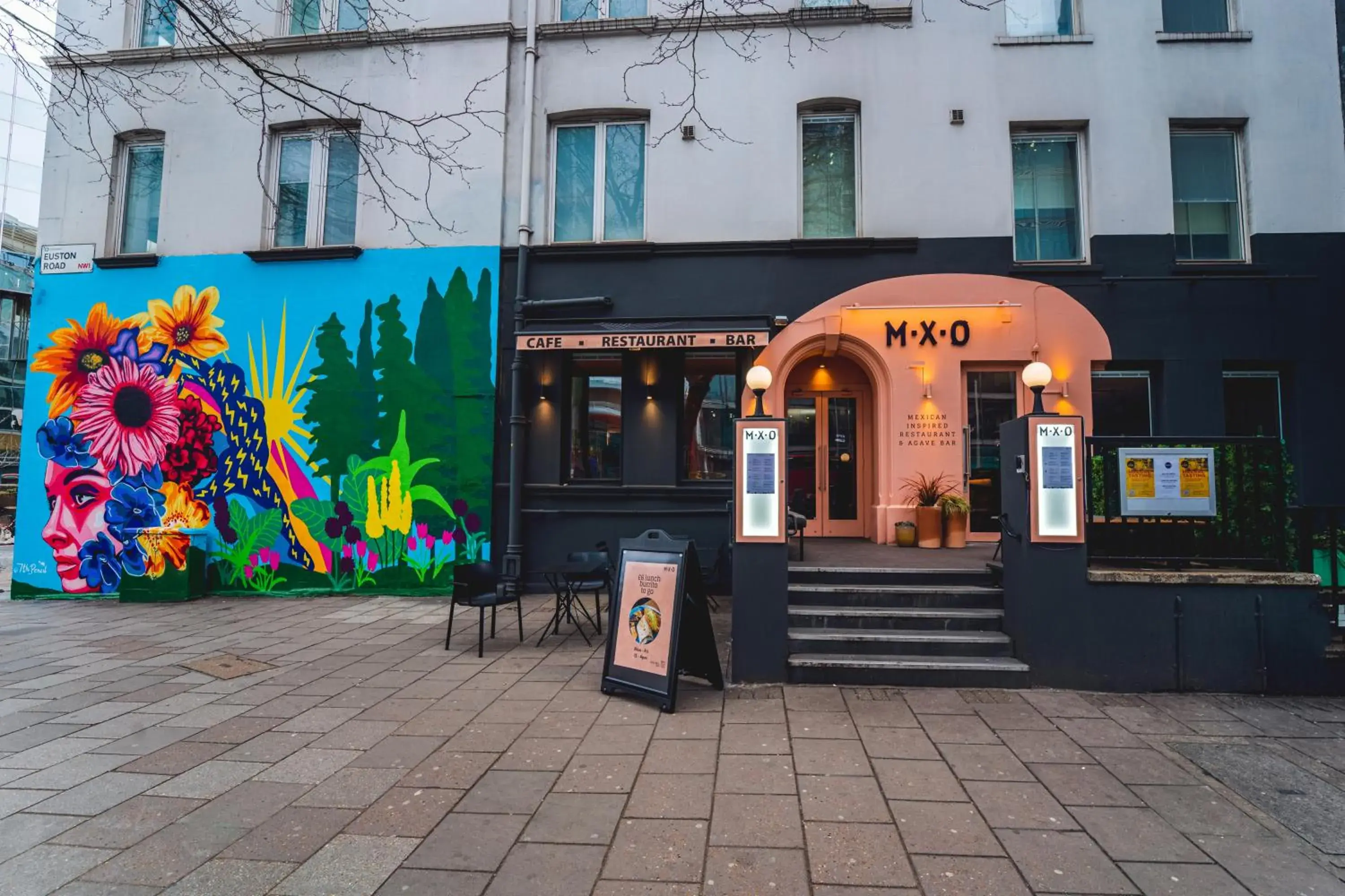 Property building in Euston Square Hotel Property building in Euston Square Hotel