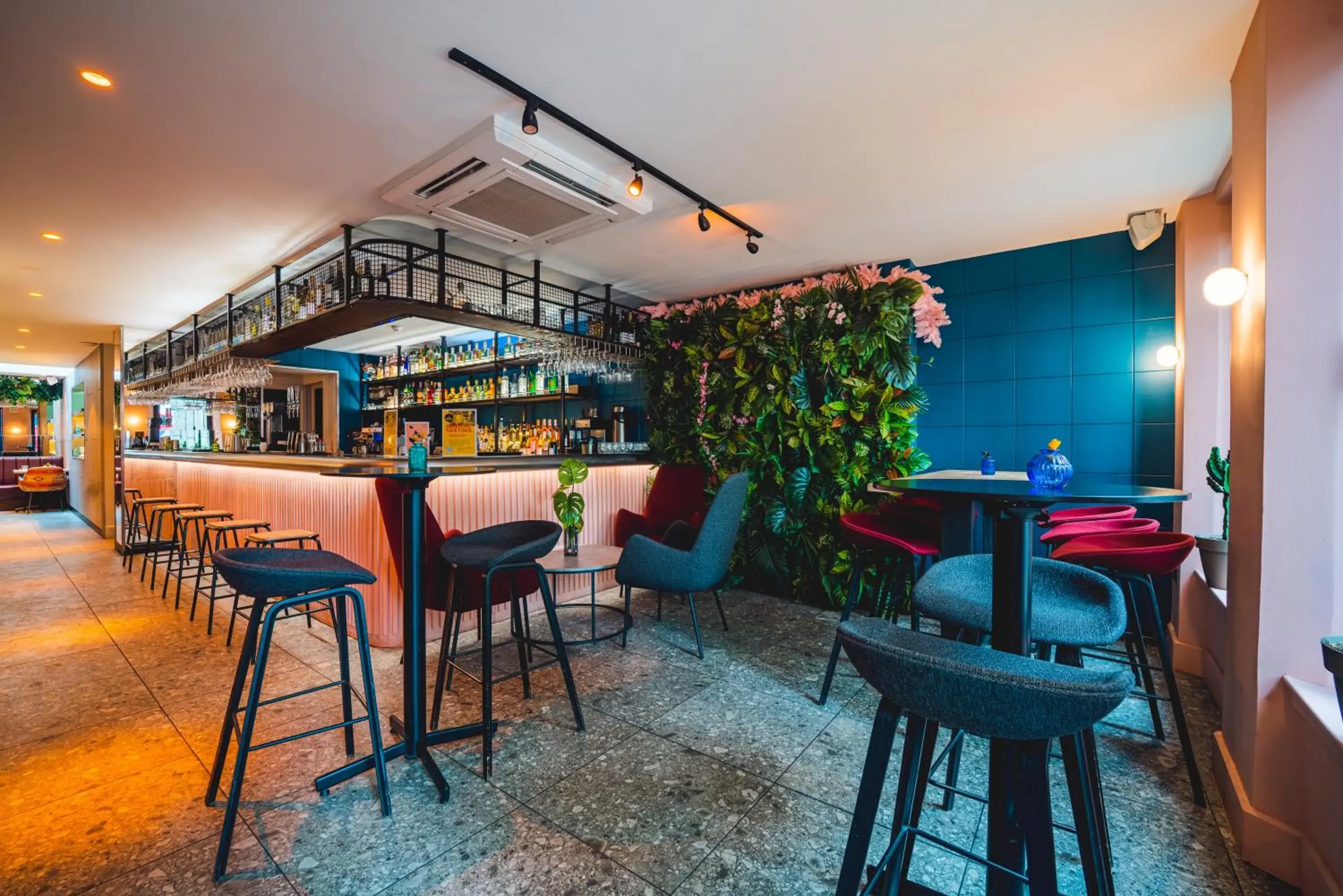 Lounge or bar in Euston Square Hotel Lounge or bar in Euston Square Hotel