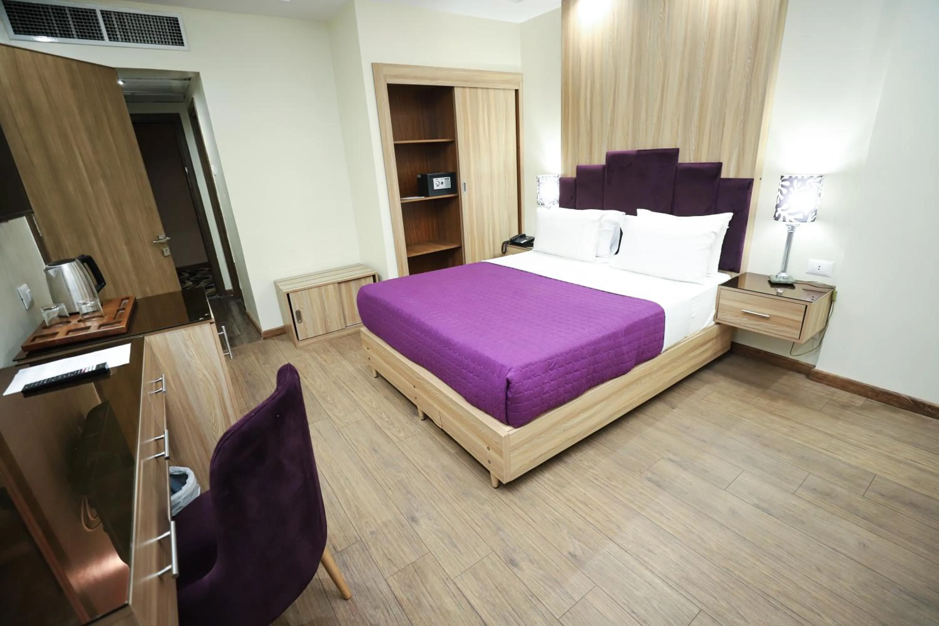 Photo of the whole room, Bed in Gawharet Al Ahram Hotel