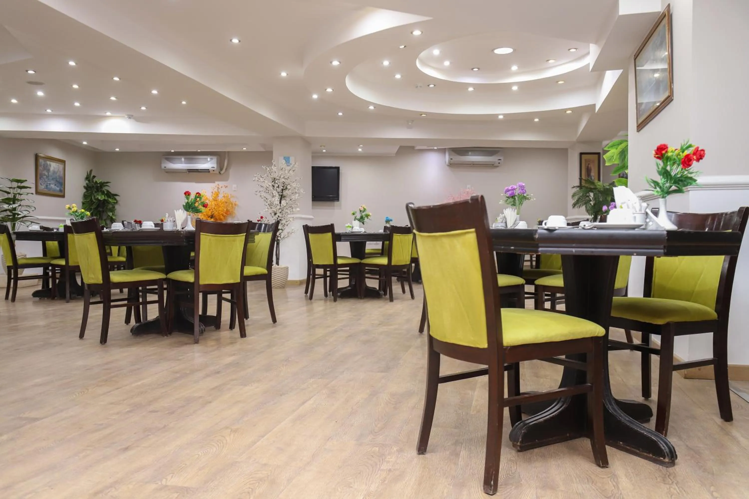 Restaurant/places to eat in Gawharet Al Ahram Hotel