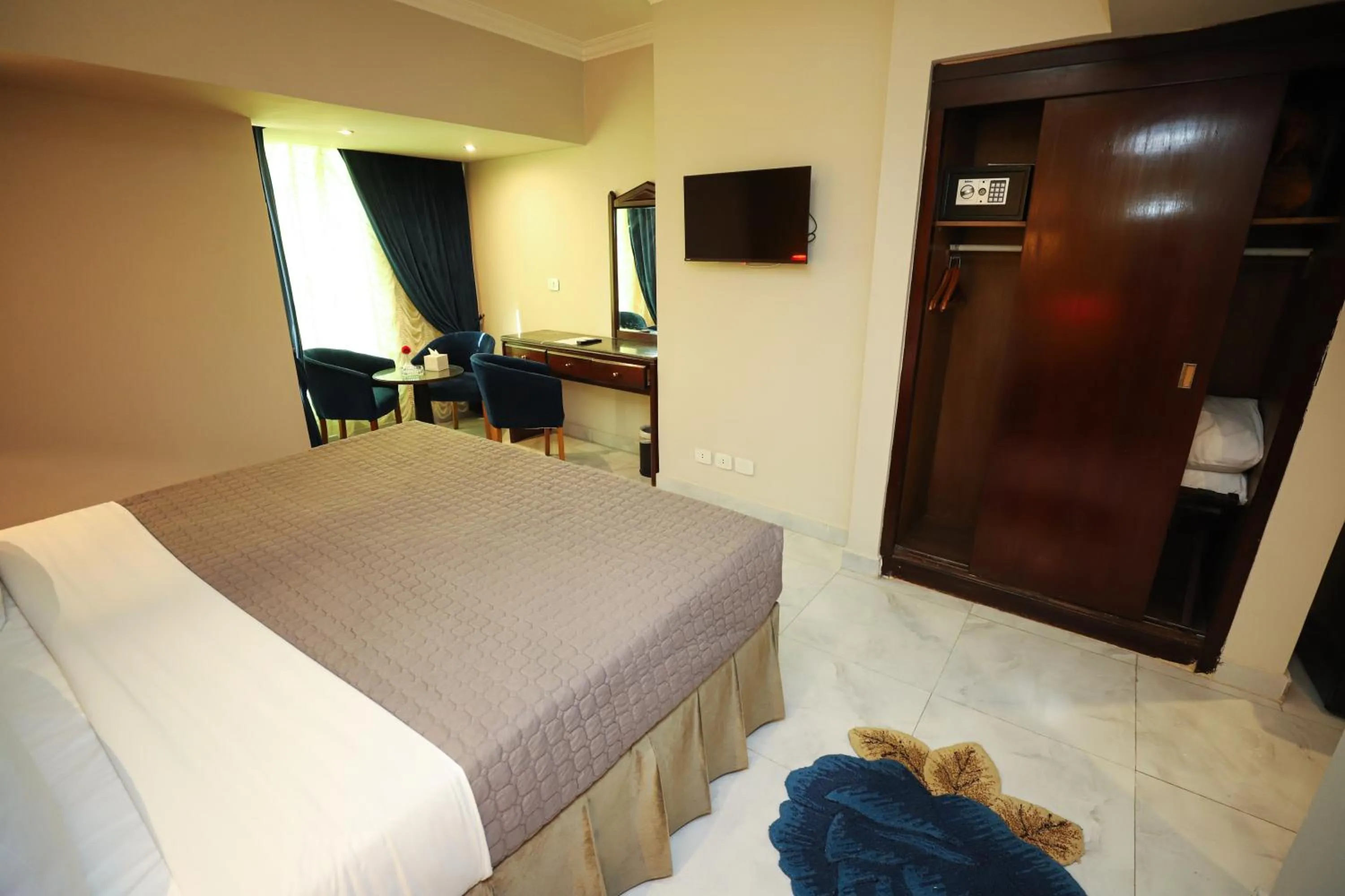 Bedroom, Bed in Gawharet Al Ahram Hotel