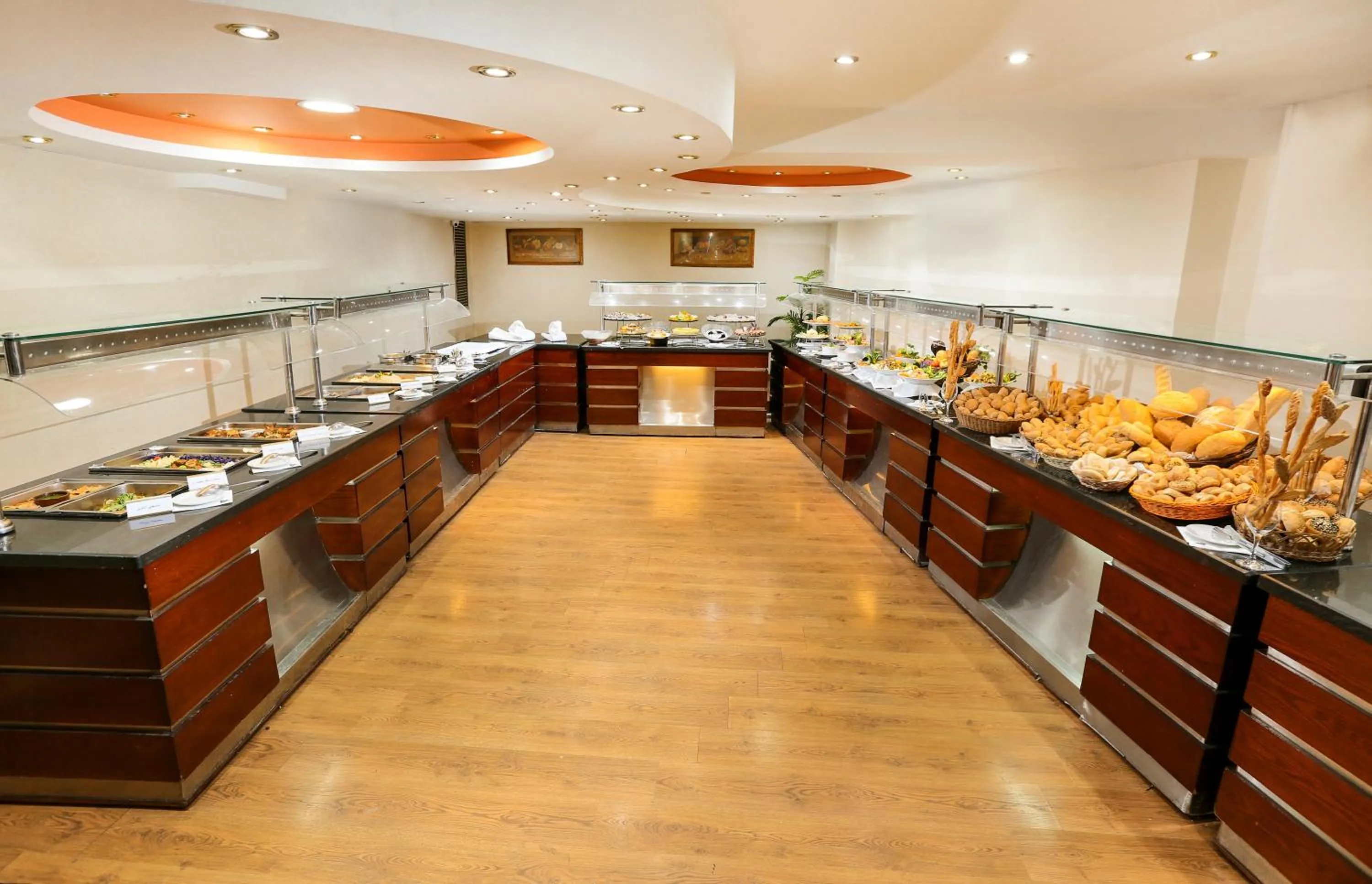 Restaurant/places to eat in Gawharet Al Ahram Hotel