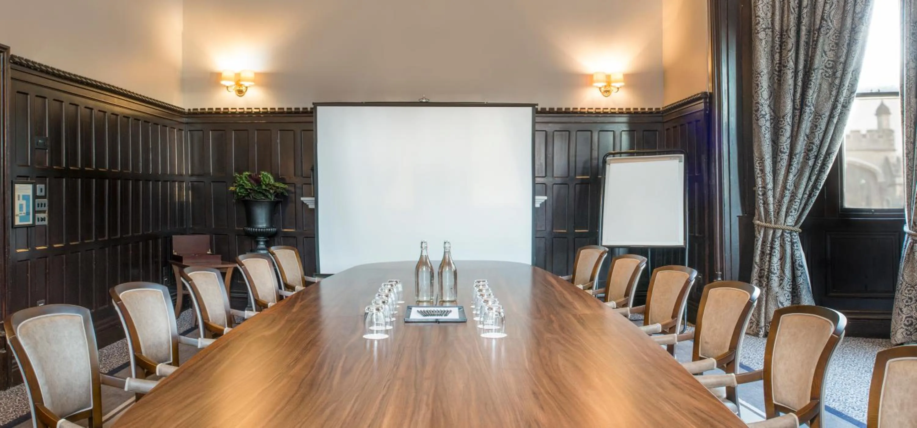 Meeting/conference room in De Vere Tortworth Court