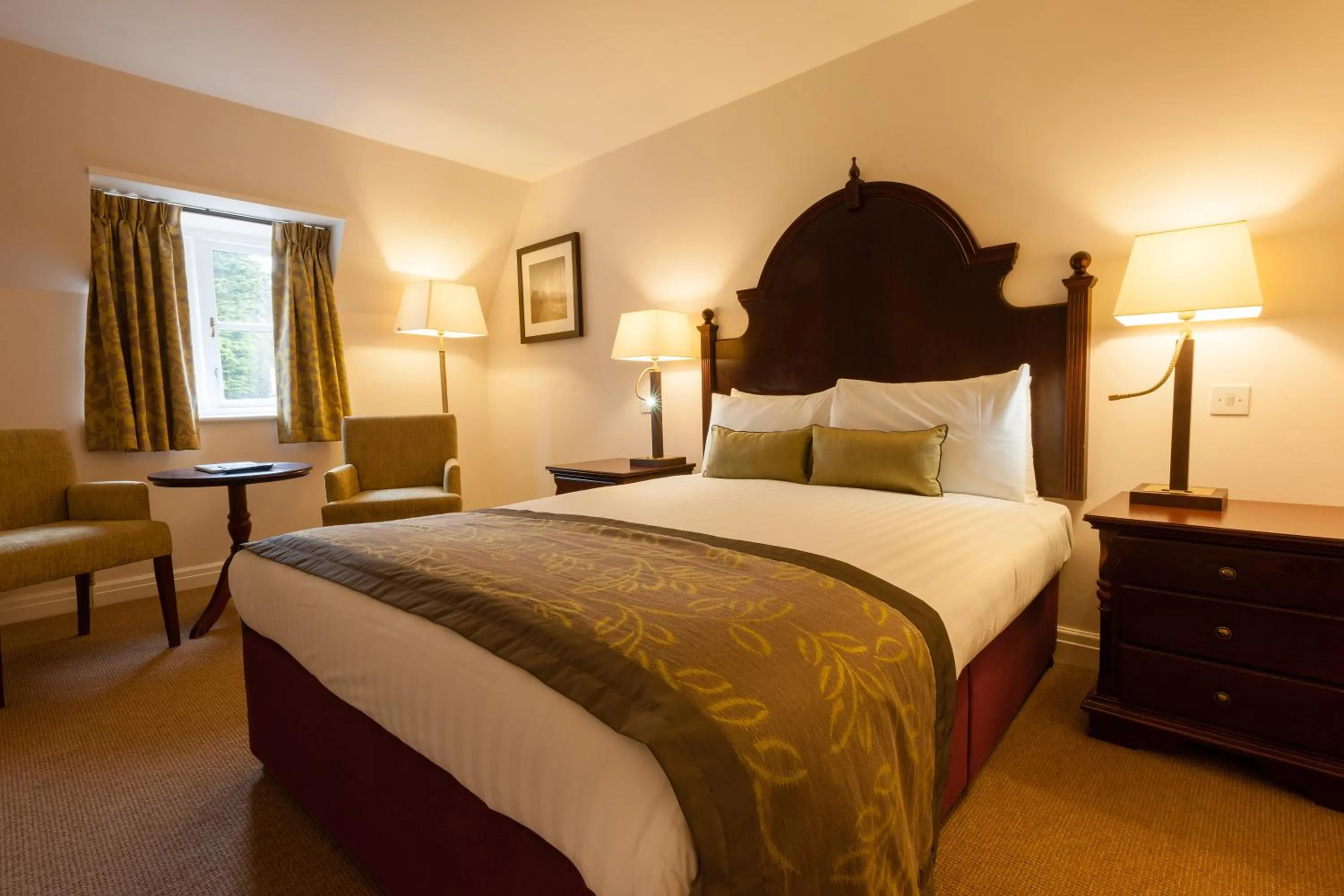 Bathroom, Bed in De Vere Tortworth Court