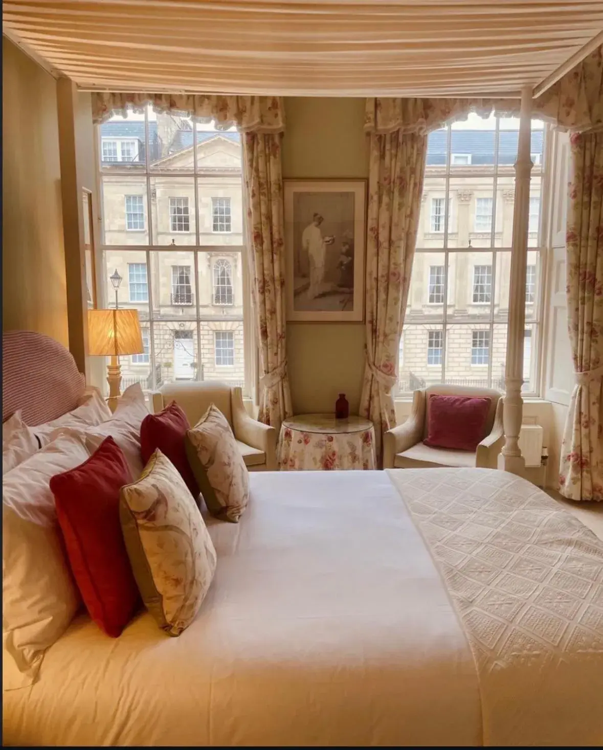 Photo of the whole room, Bed in The Windsor Town House Photo of the whole room, Bed in The Windsor Town House