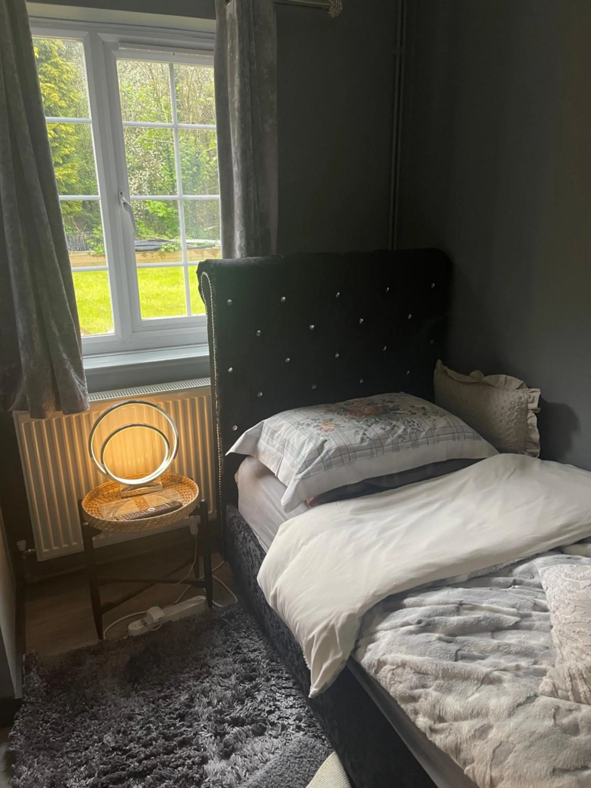 Bedroom in Da Vinci Guest House & Guest Parking, A Real Gem