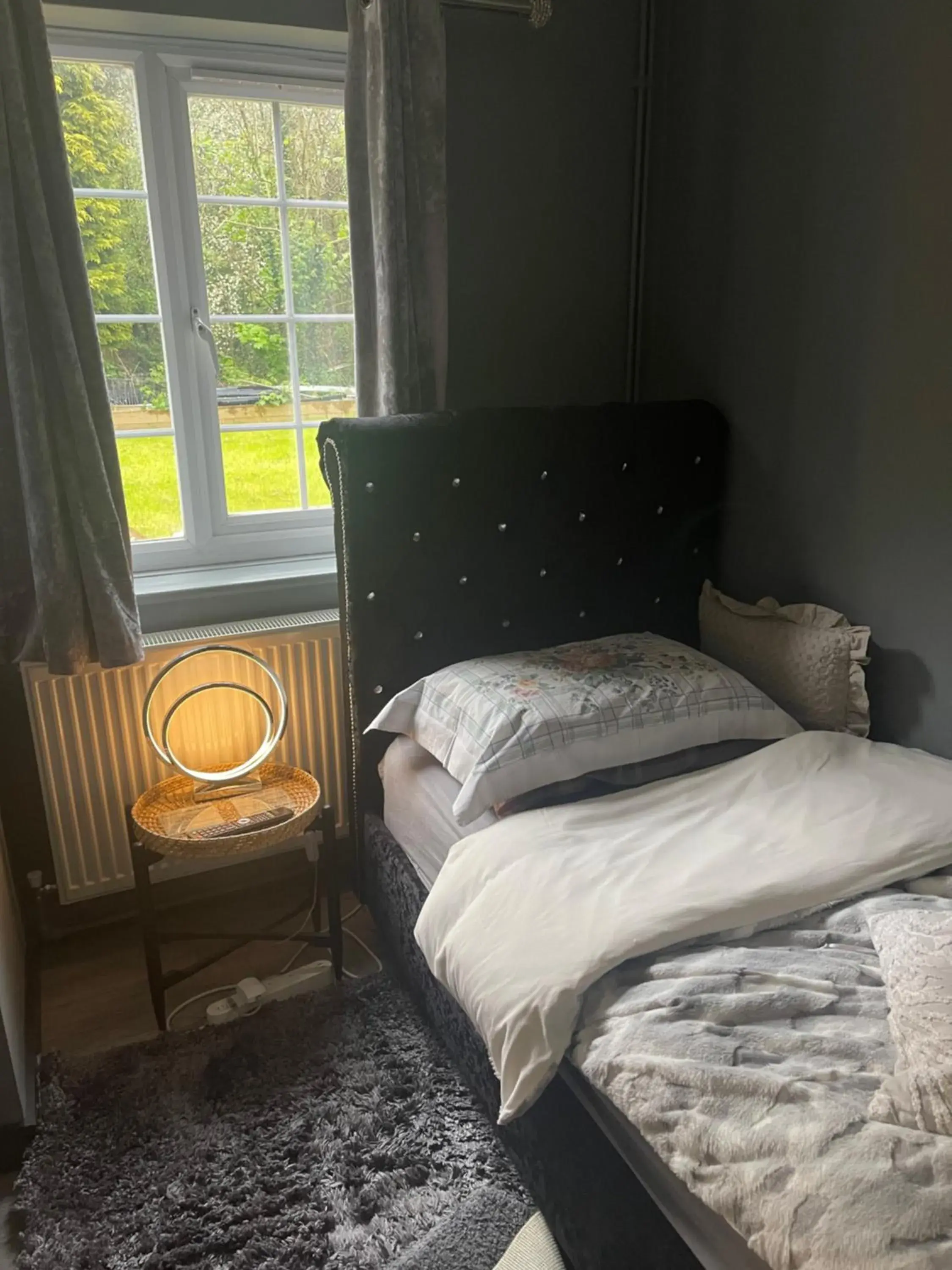 Single Room with Private Bathroom in Da Vinci Guest House & Guest Parking, A Real Gem Single Room with Private Bathroom in Da Vinci Guest House & Guest Parking, A Real Gem