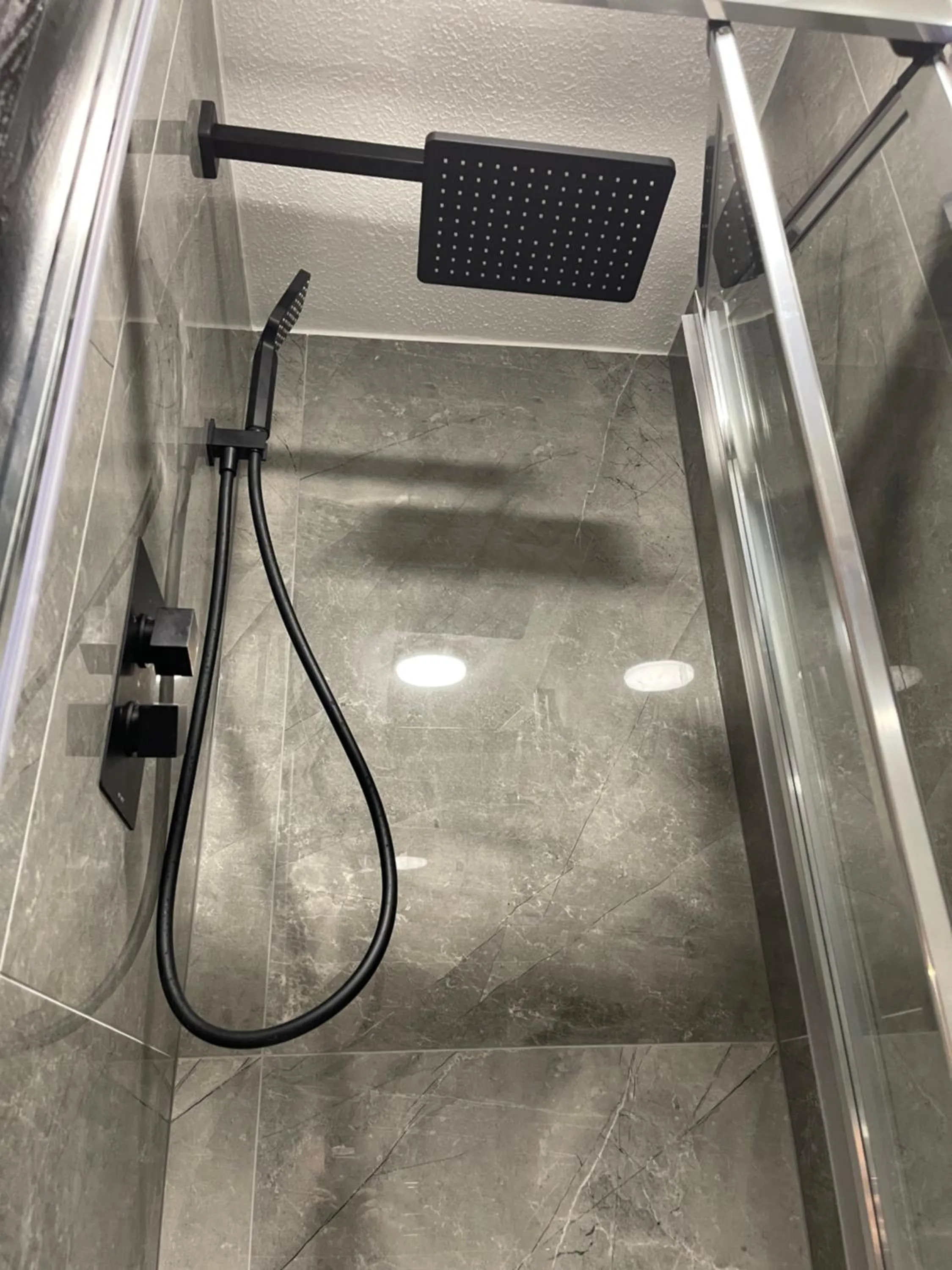 Shower in Da Vinci Guest House & Guest Parking, A Real Gem