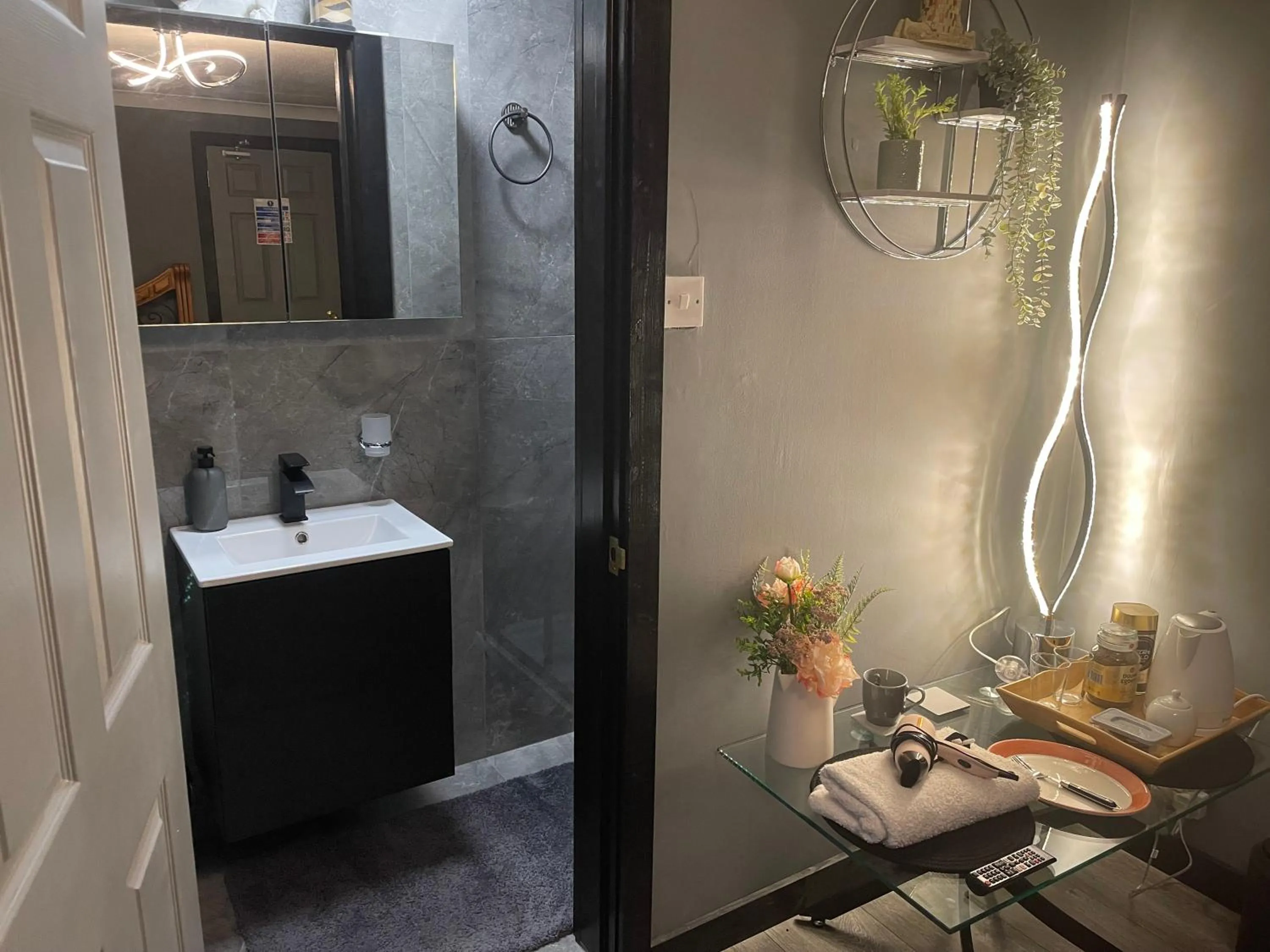 Bathroom in Da Vinci Guest House & Guest Parking, A Real Gem