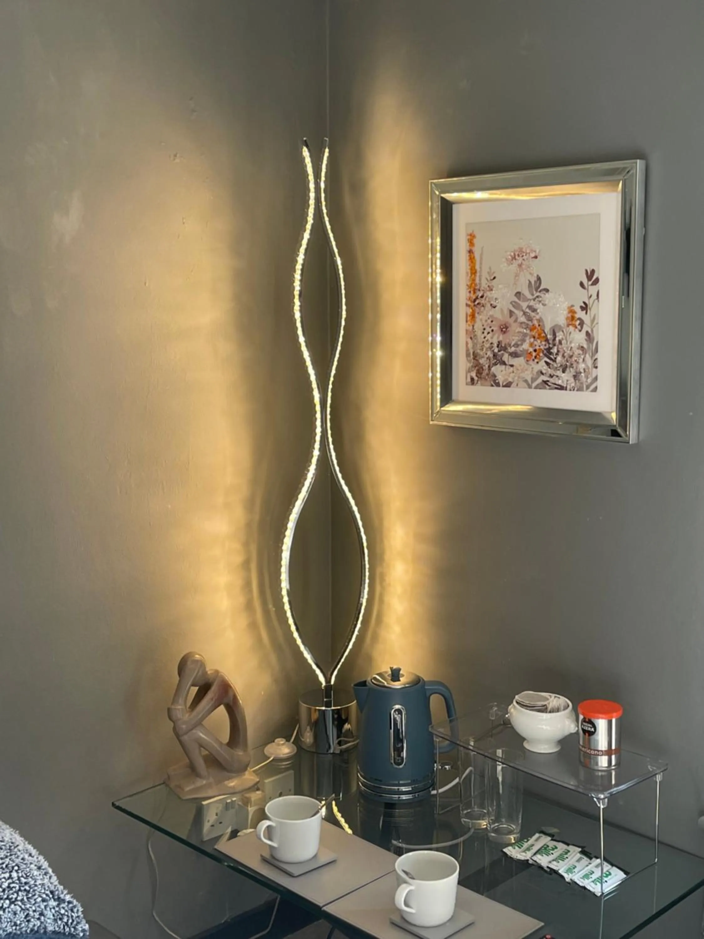 Coffee/tea facilities in Da Vinci Guest House & Guest Parking, A Real Gem