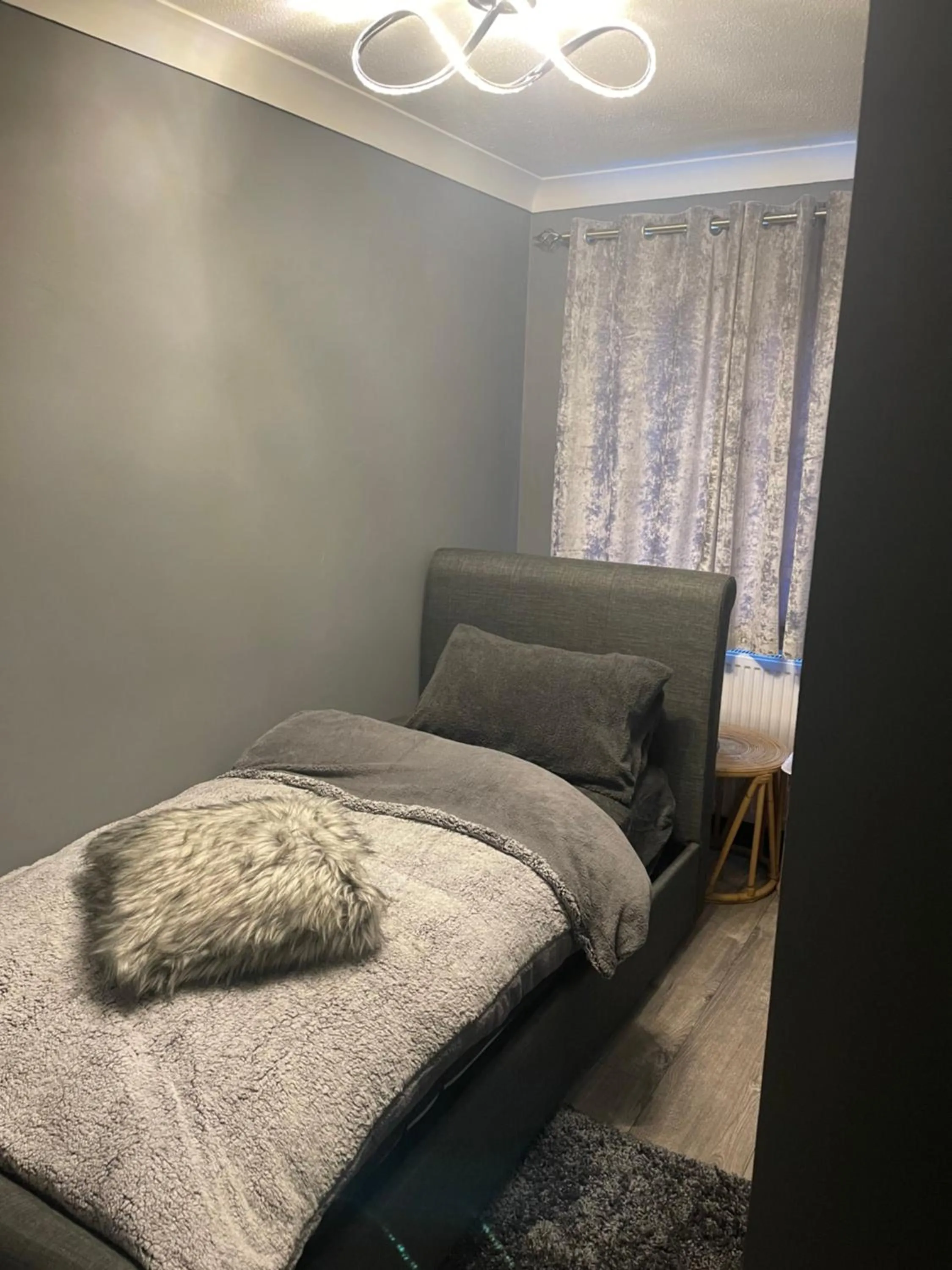 Bedroom in Da Vinci Guest House & Guest Parking, A Real Gem