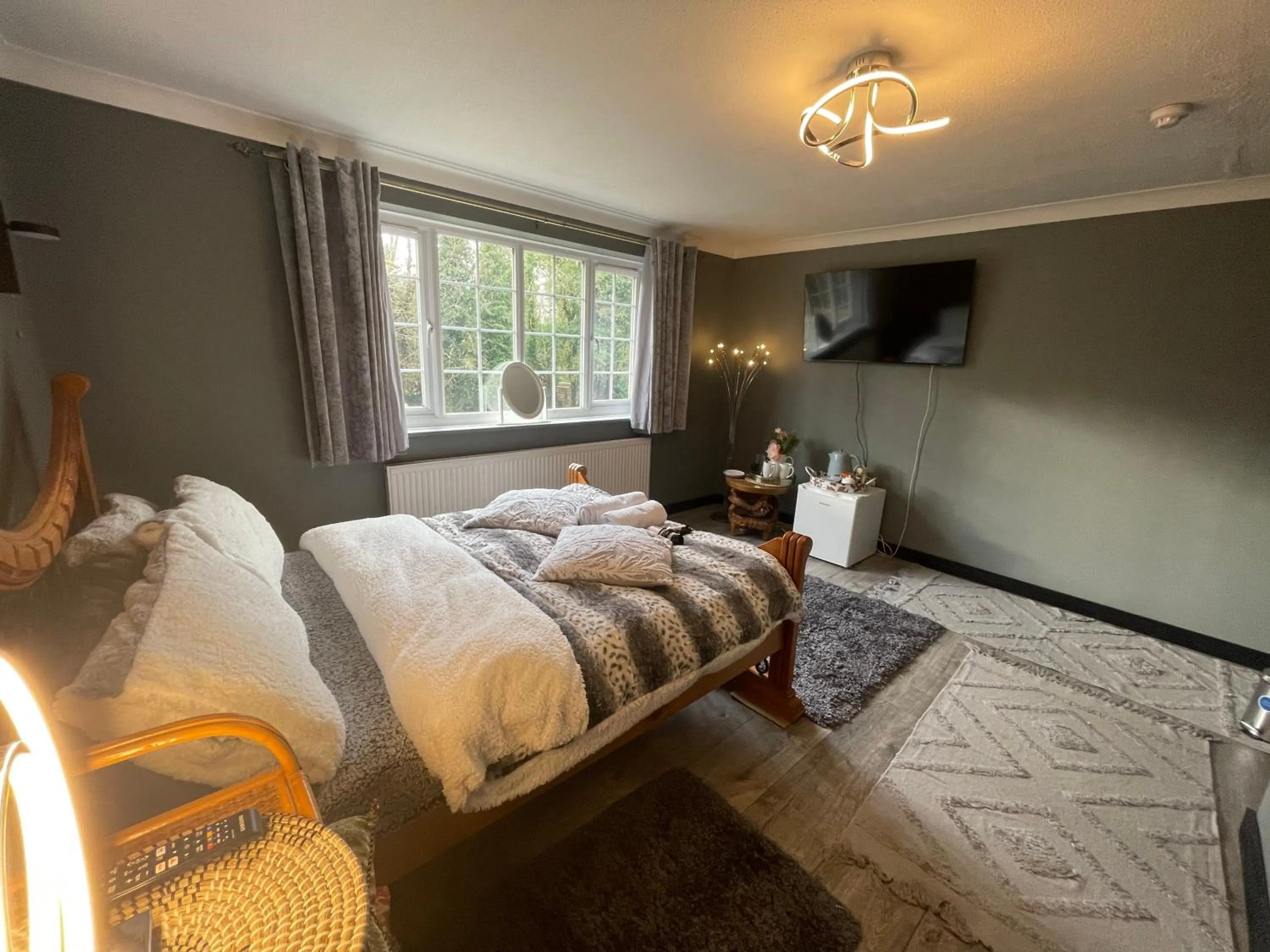 Bedroom in Da Vinci Guest House & Guest Parking, A Real Gem