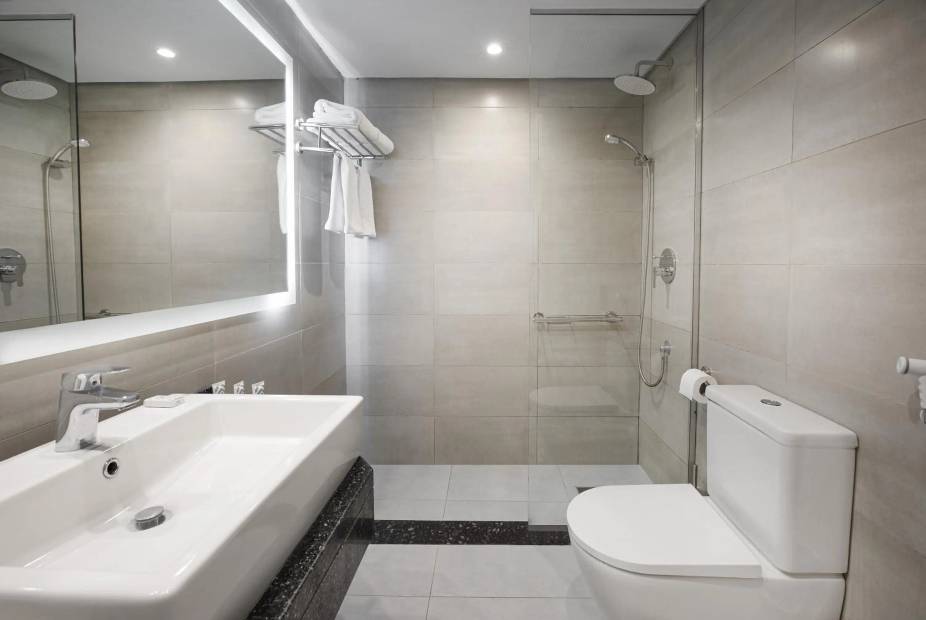 Bathroom in Pyramisa Suites Hotel Cairo