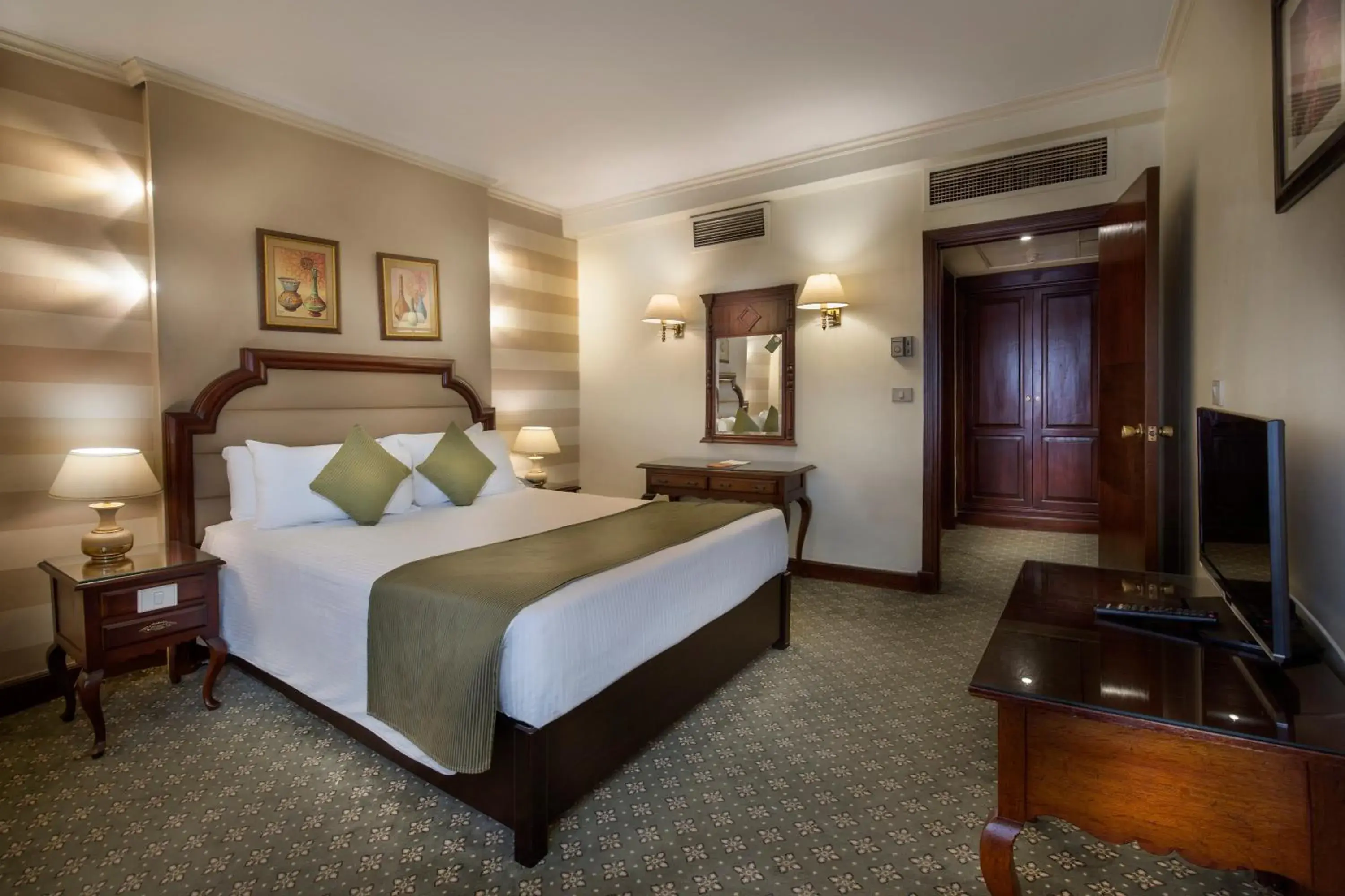 Bed in Pyramisa Suites Hotel Cairo Bed in Pyramisa Suites Hotel Cairo