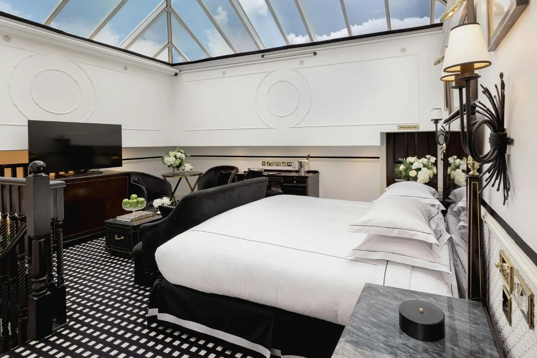 Photo of the whole room, Bed in 41