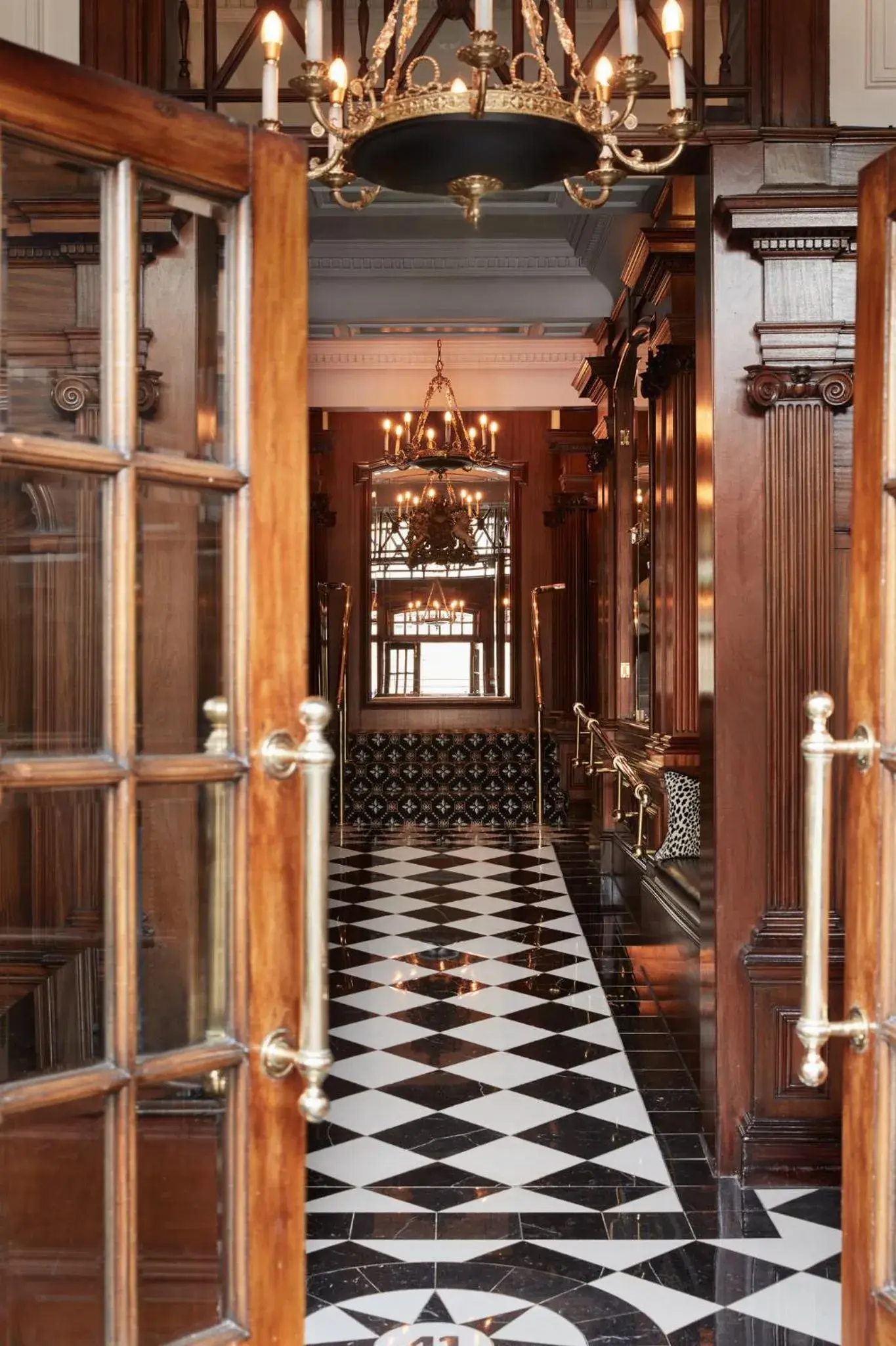 Facade/entrance in 41 Facade/entrance in 41