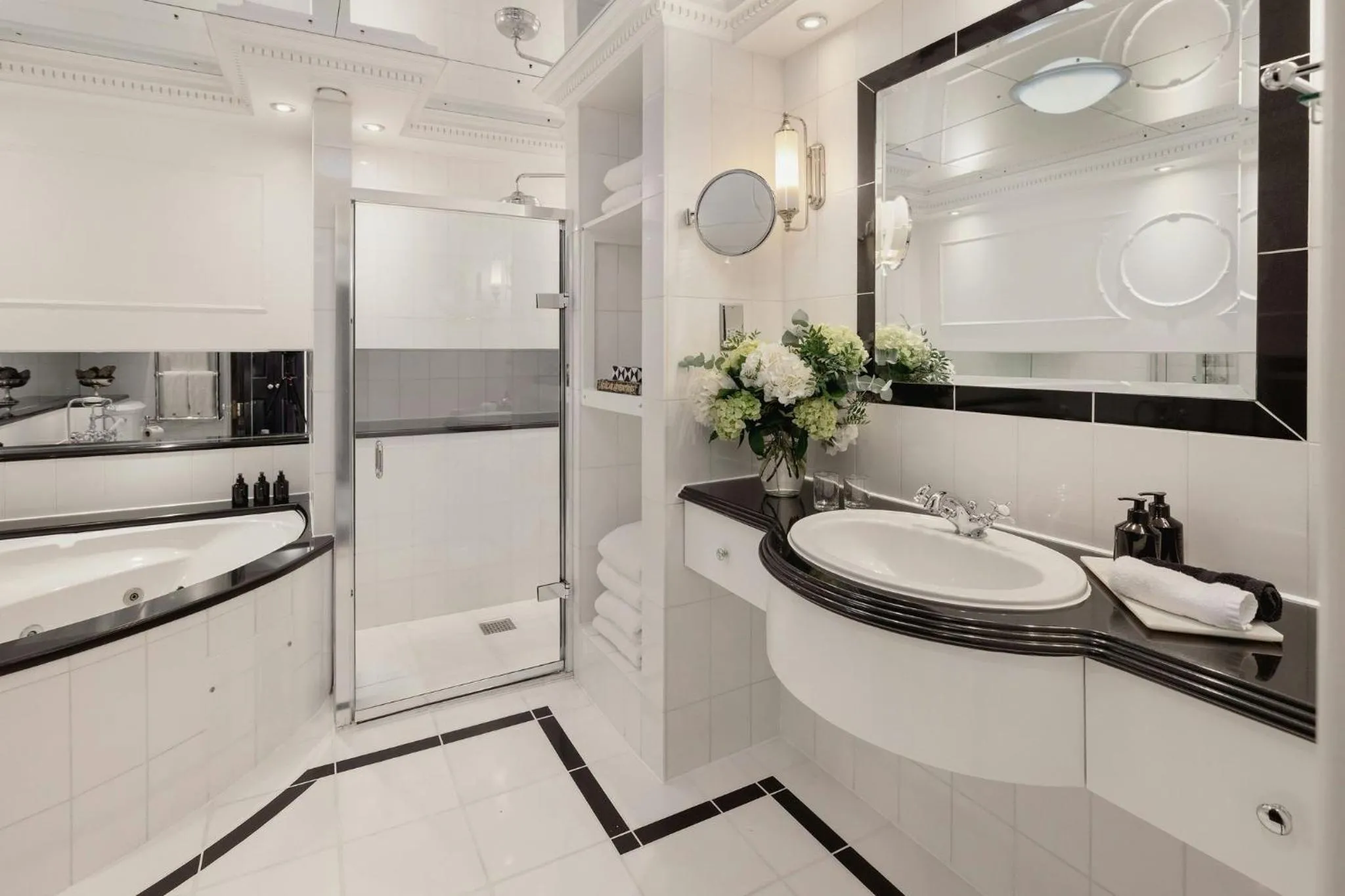 Bathroom in 41