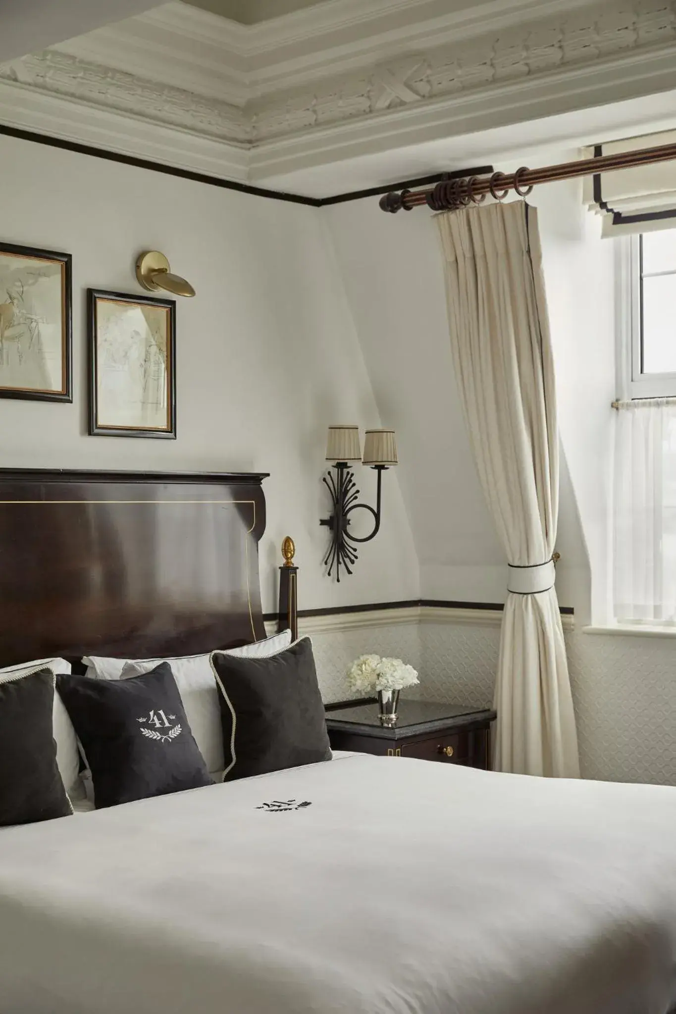 Photo of the whole room, Bed in 41 Photo of the whole room, Bed in 41