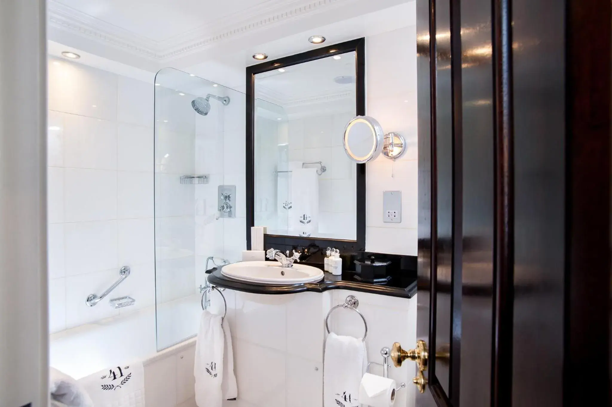 Bathroom in 41 Bathroom in 41