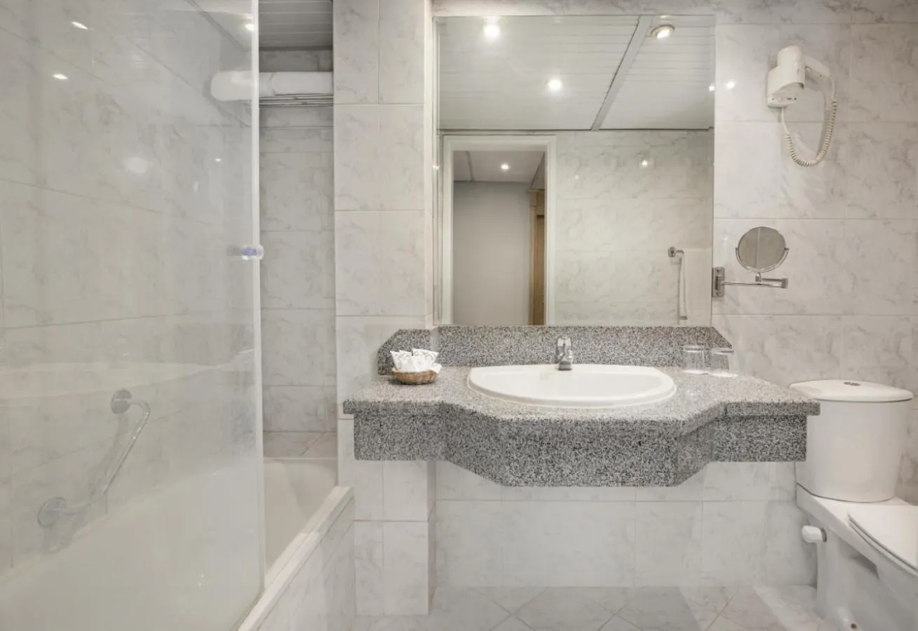 Bathroom in Pyramisa Hotel Luxor