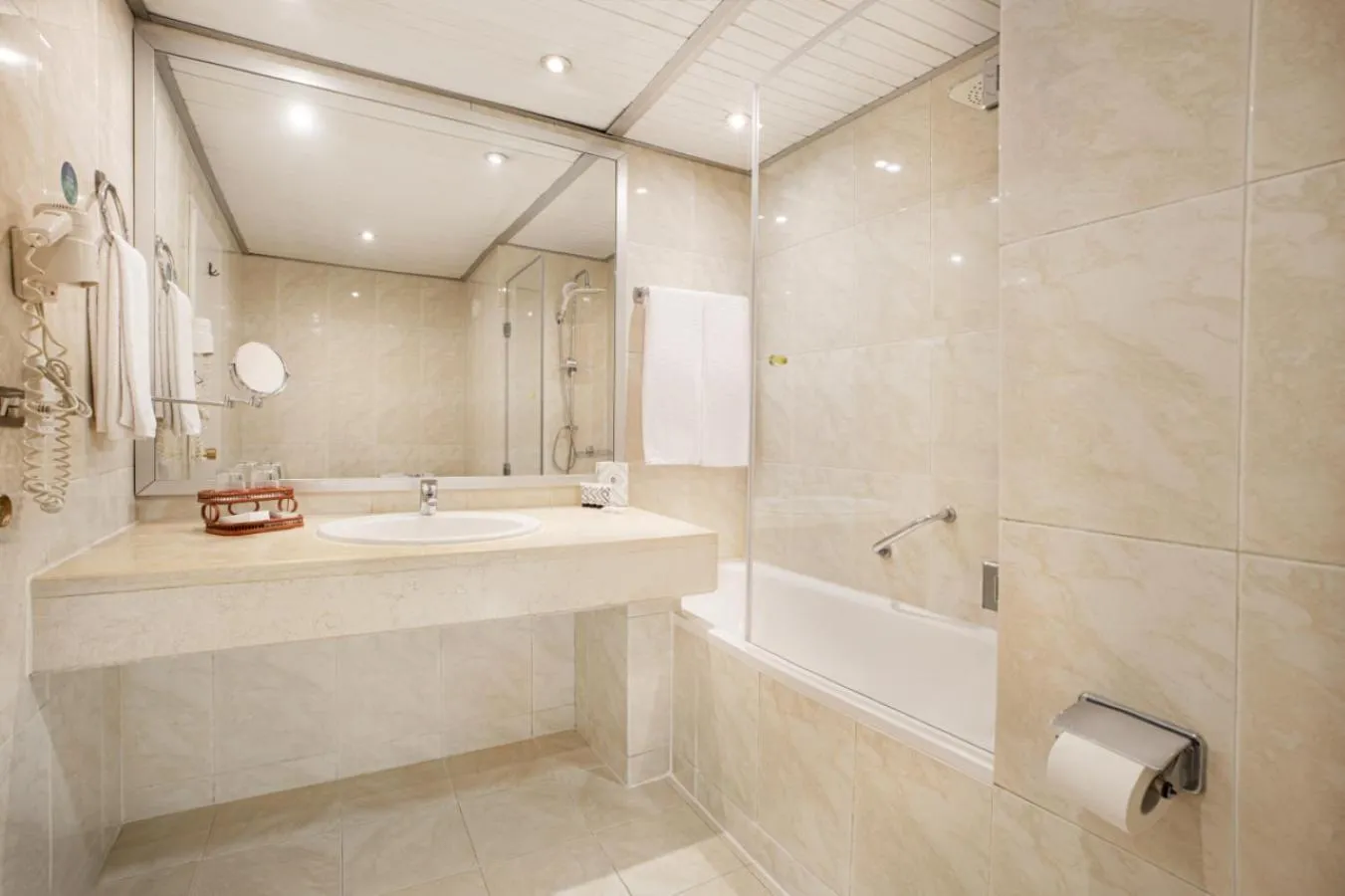 Shower in Pyramisa Hotel Luxor