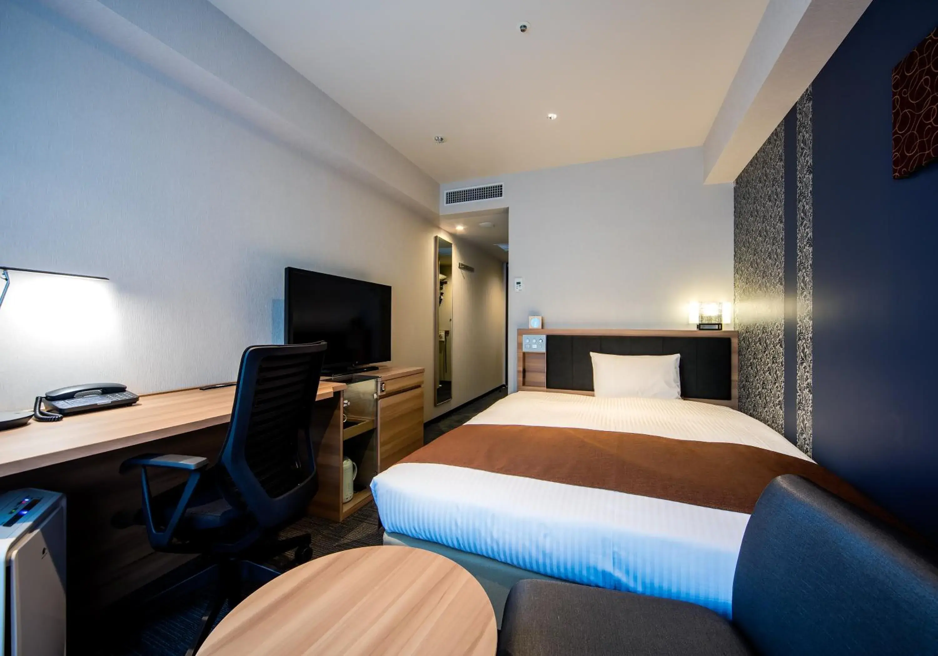 Photo of the whole room, Bed in Daiwa Roynet Hotel Kokura Ekimae Photo of the whole room, Bed in Daiwa Roynet Hotel Kokura Ekimae