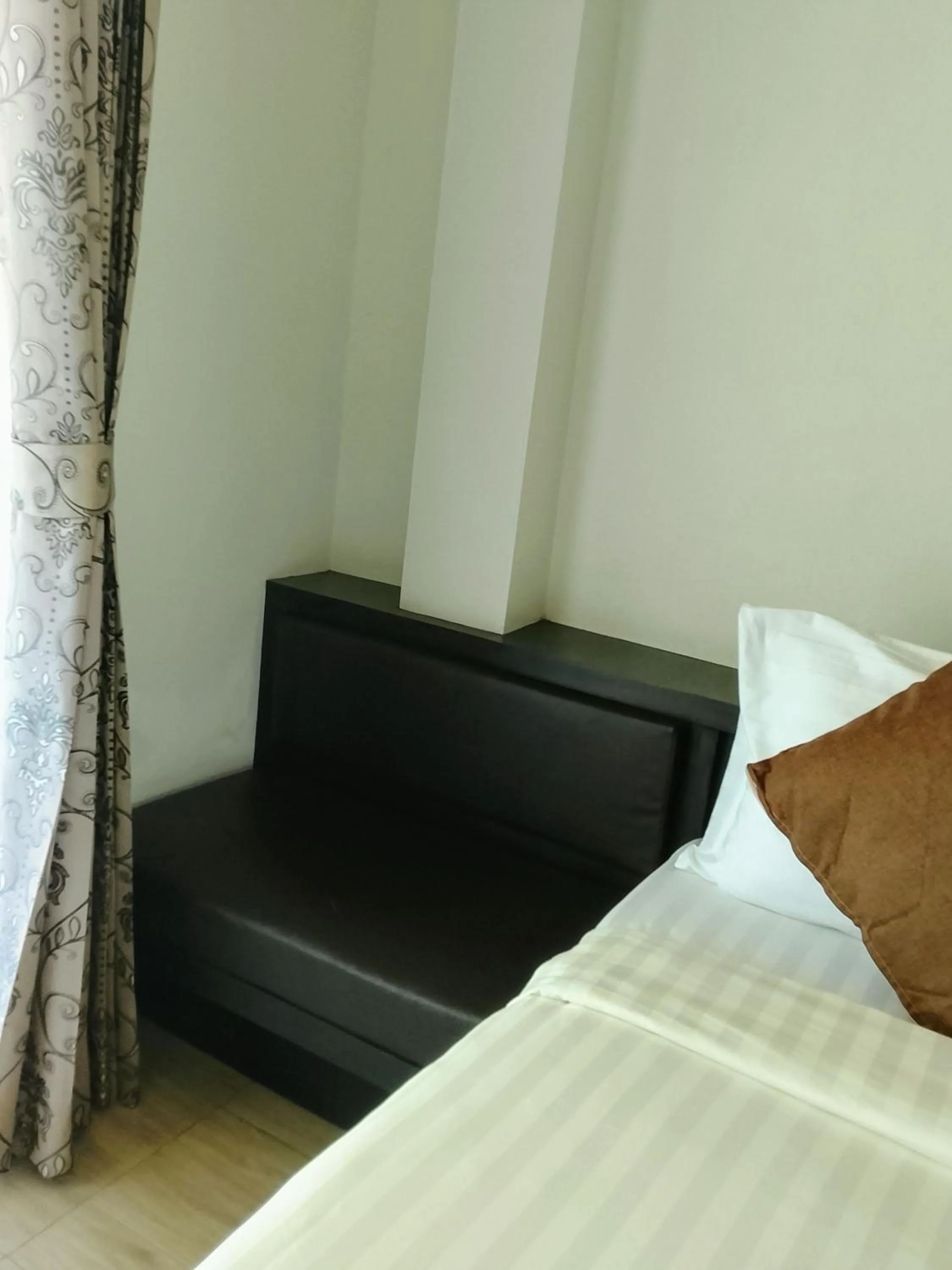 Bed in The Sea @ Lanta Hotel