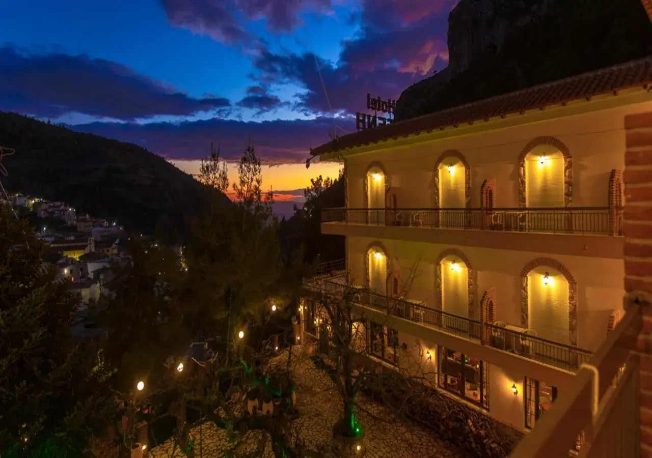 Property building in Hotel Steni Property building in Hotel Steni