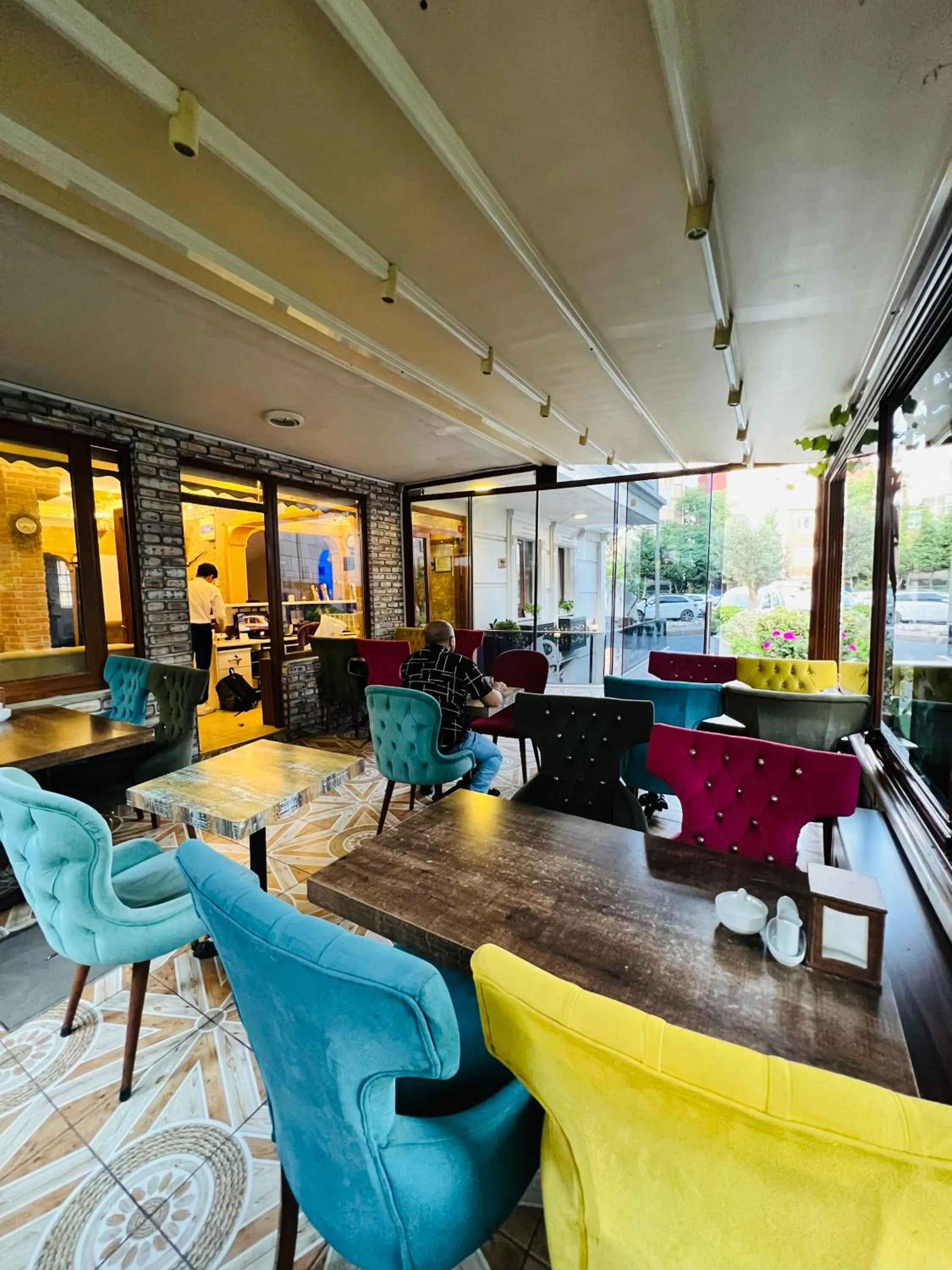 Restaurant/places to eat in Liman Hotel