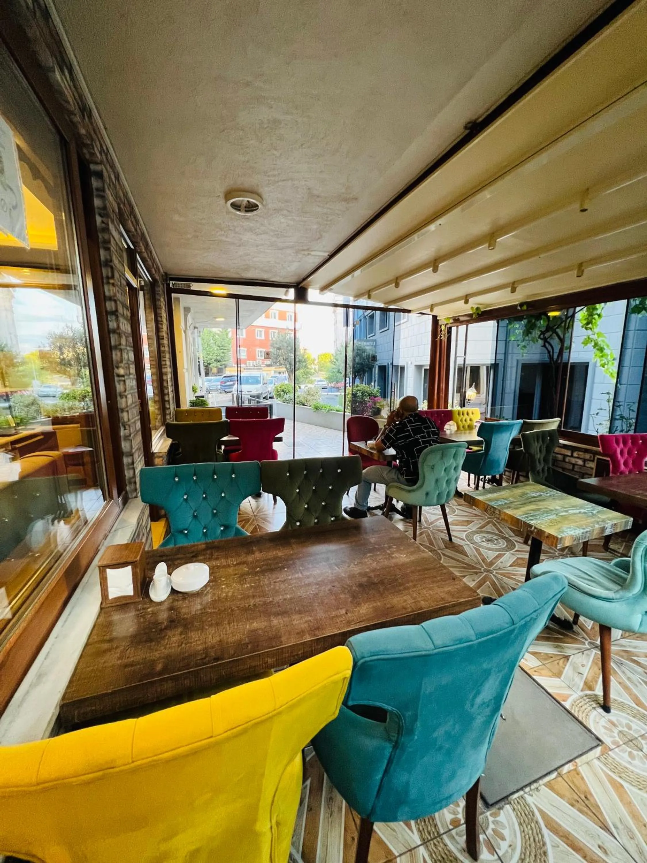 Restaurant/places to eat in Liman Hotel