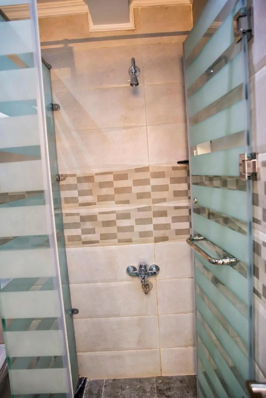 Shower in Havana Hotel Cairo
